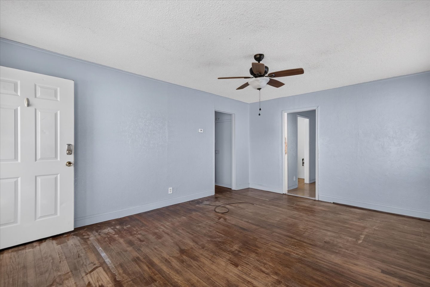 1425 S Rogers Avenue Property Photo 4