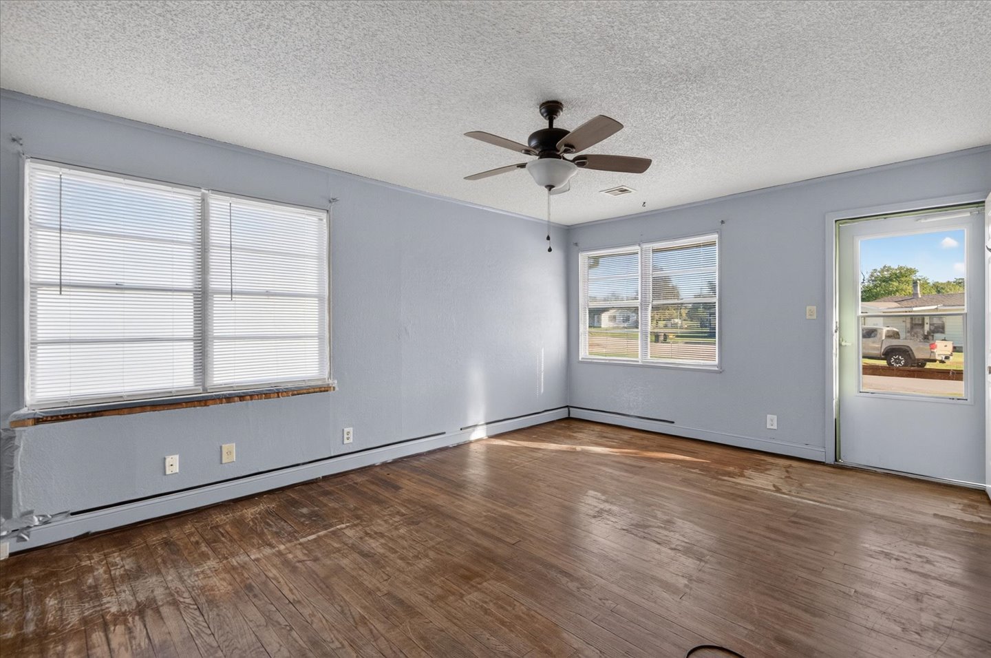 1425 S Rogers Avenue Property Photo 5