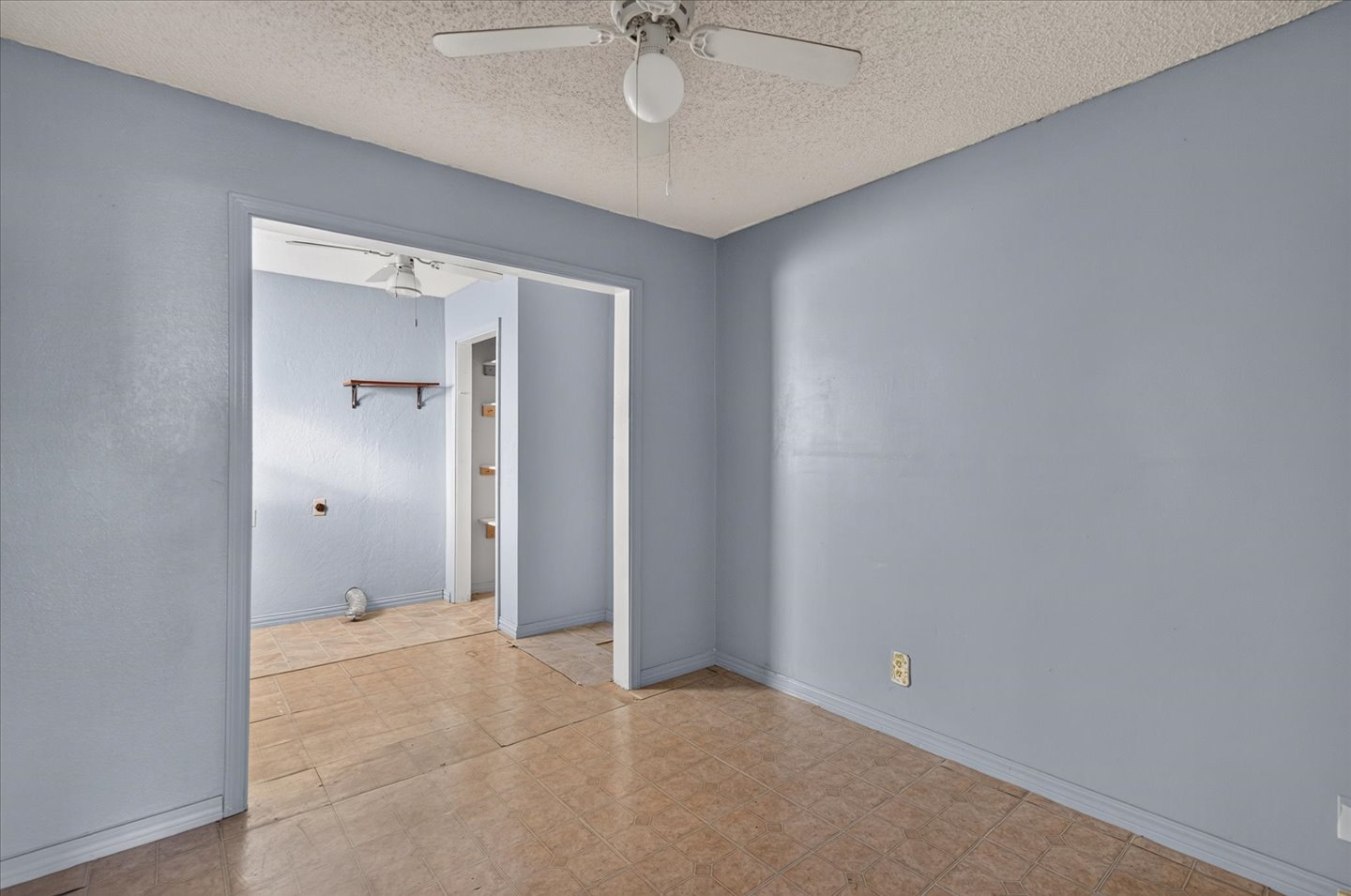 1425 S Rogers Avenue Property Photo 9