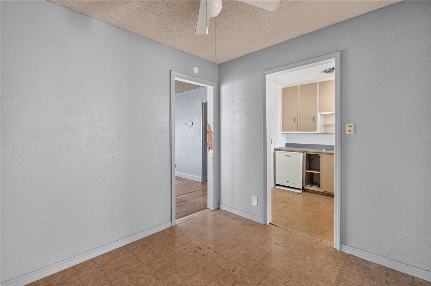 1425 S Rogers Avenue Property Photo 10