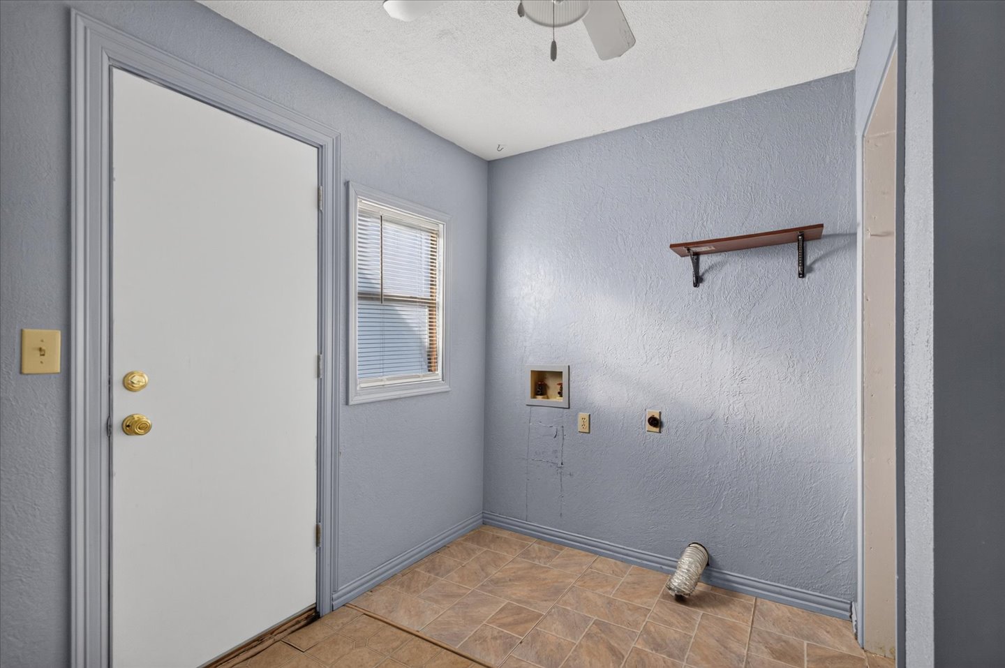 1425 S Rogers Avenue Property Photo 11