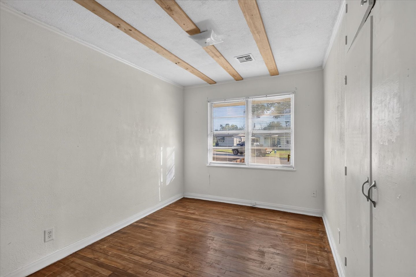 1425 S Rogers Avenue Property Photo 14