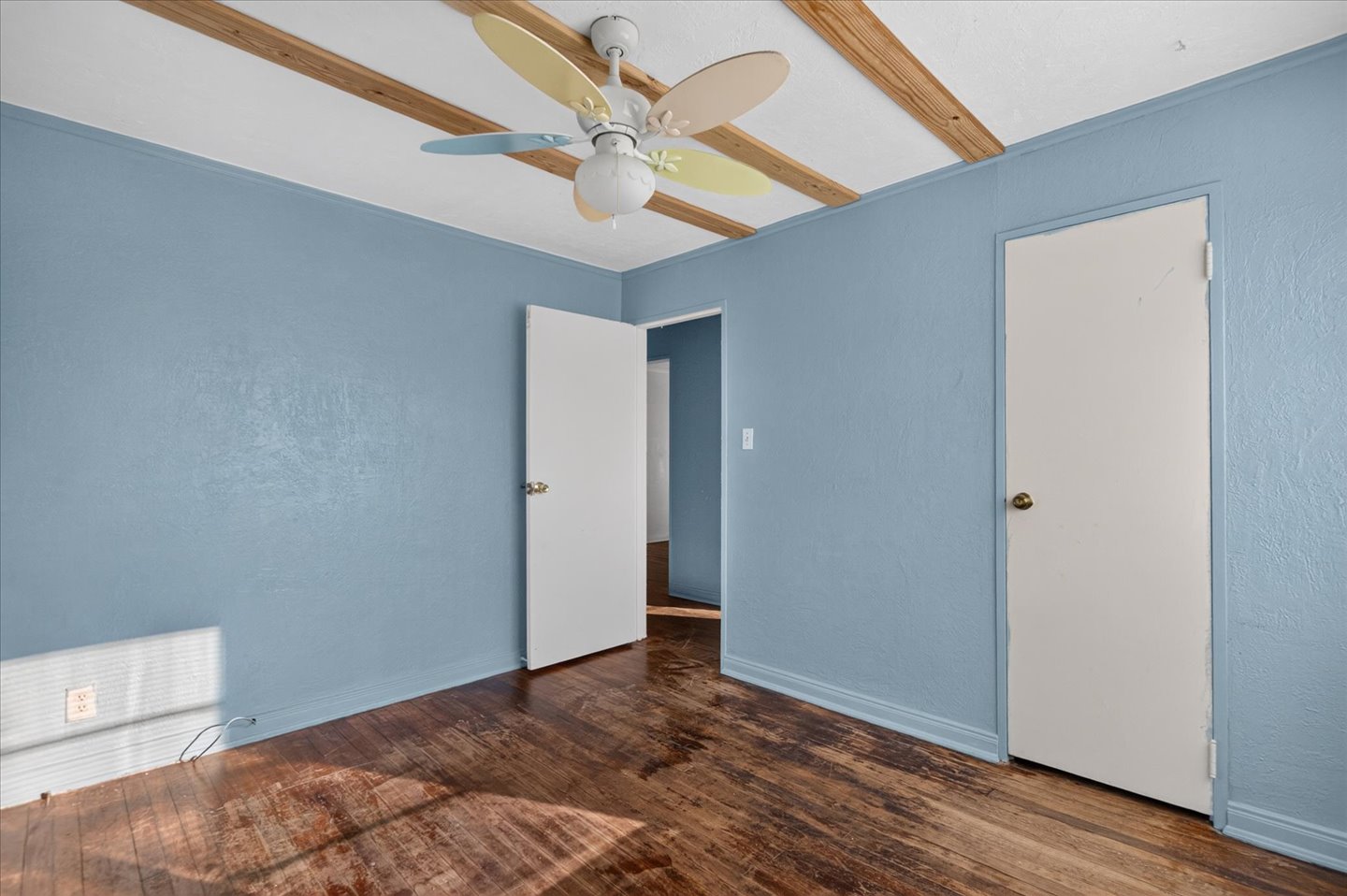 1425 S Rogers Avenue Property Photo 17