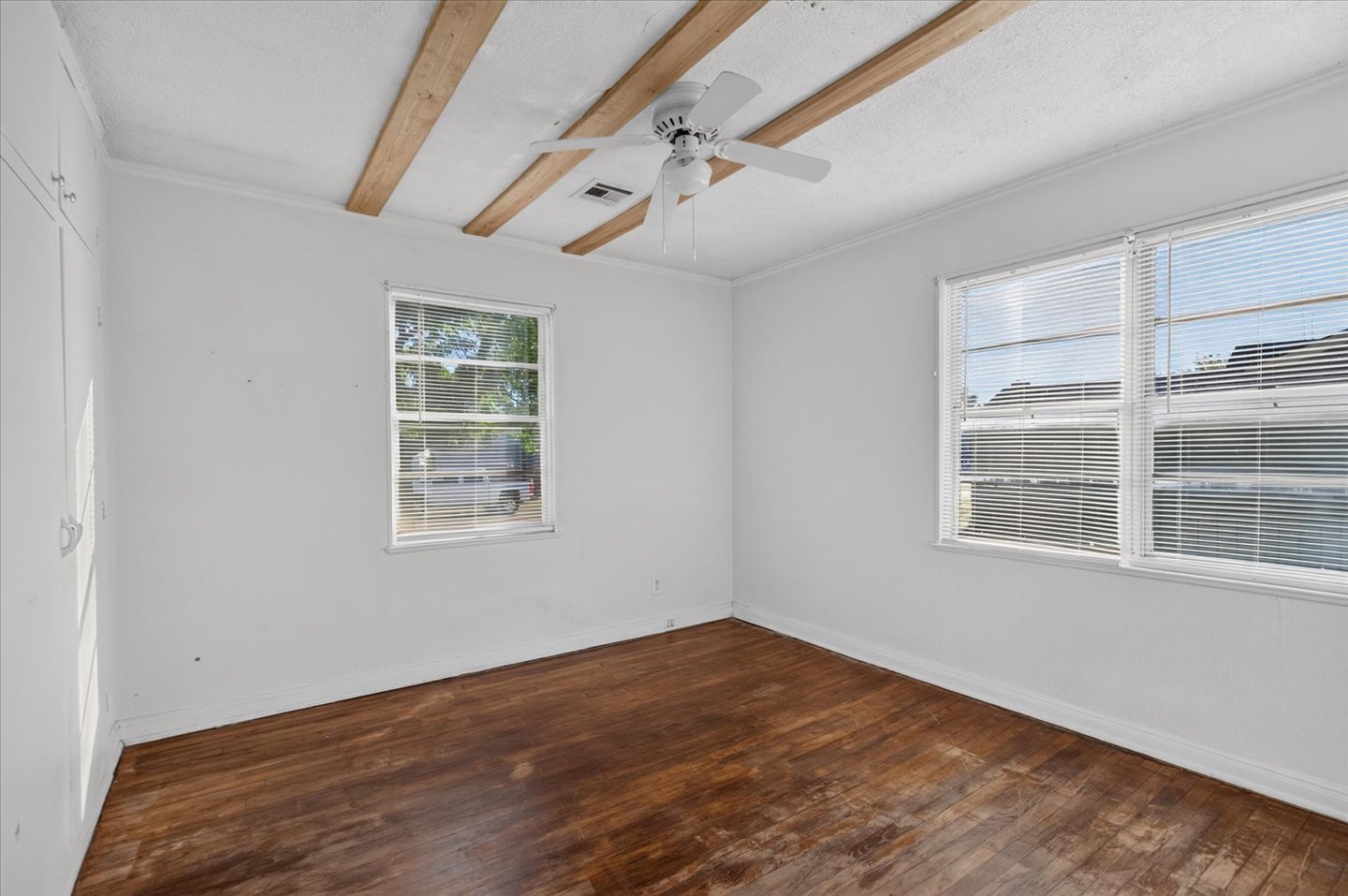 1425 S Rogers Avenue Property Photo 18