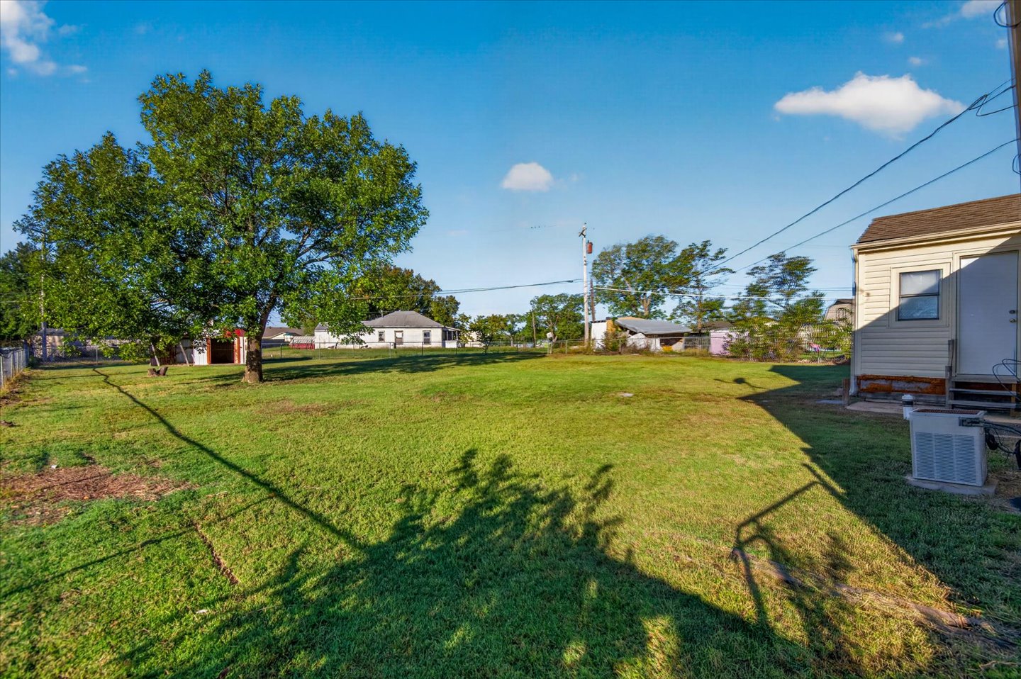 1425 S Rogers Avenue Property Photo 20