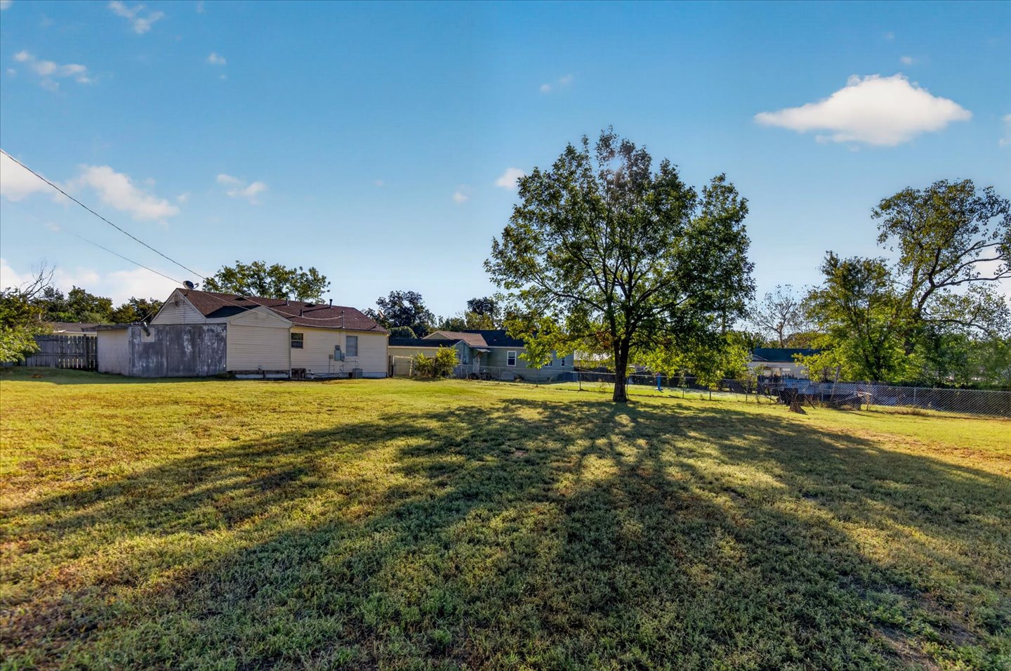 1425 S Rogers Avenue Property Photo 22