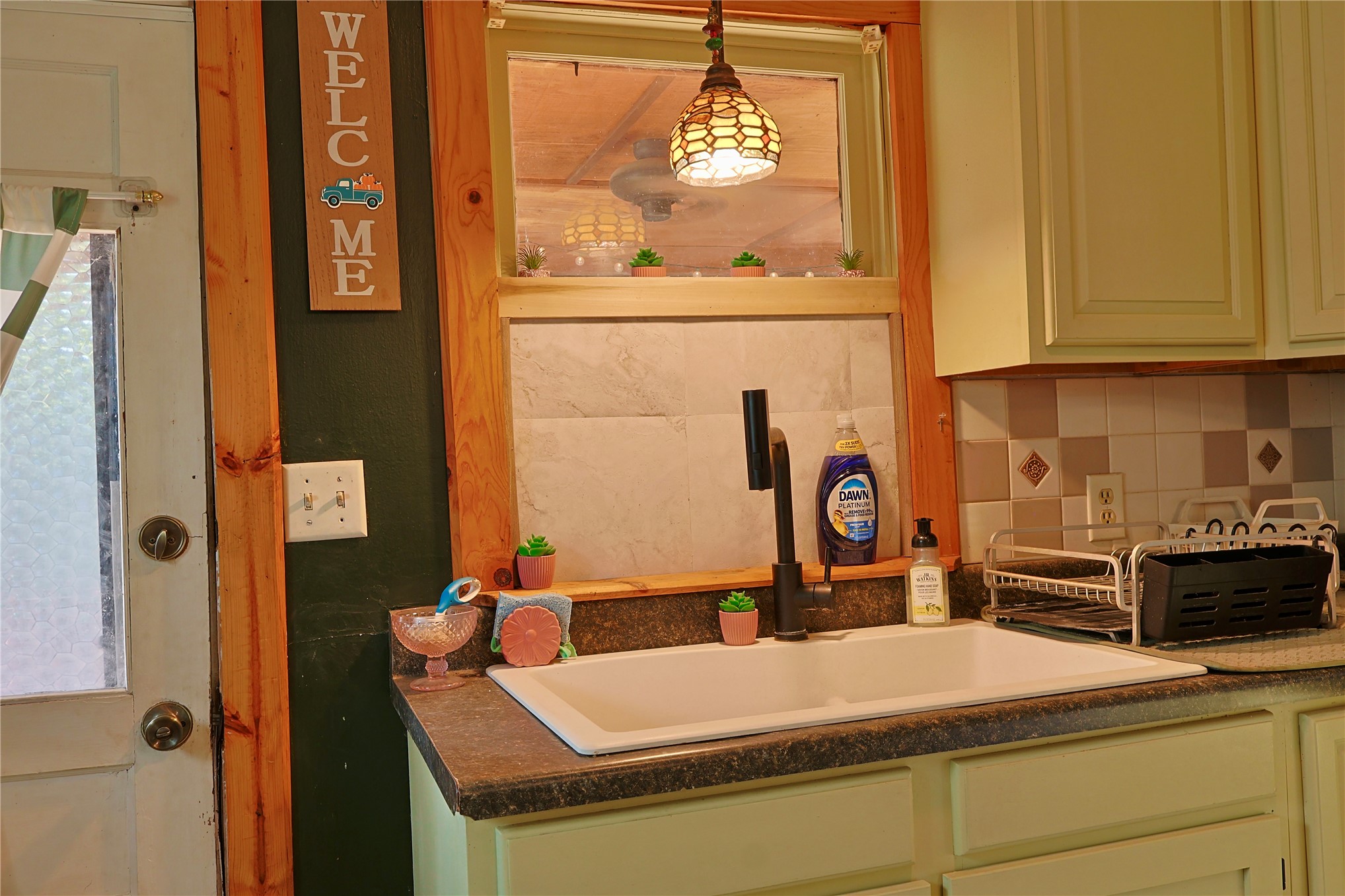 108 Patricia Property Photo 6