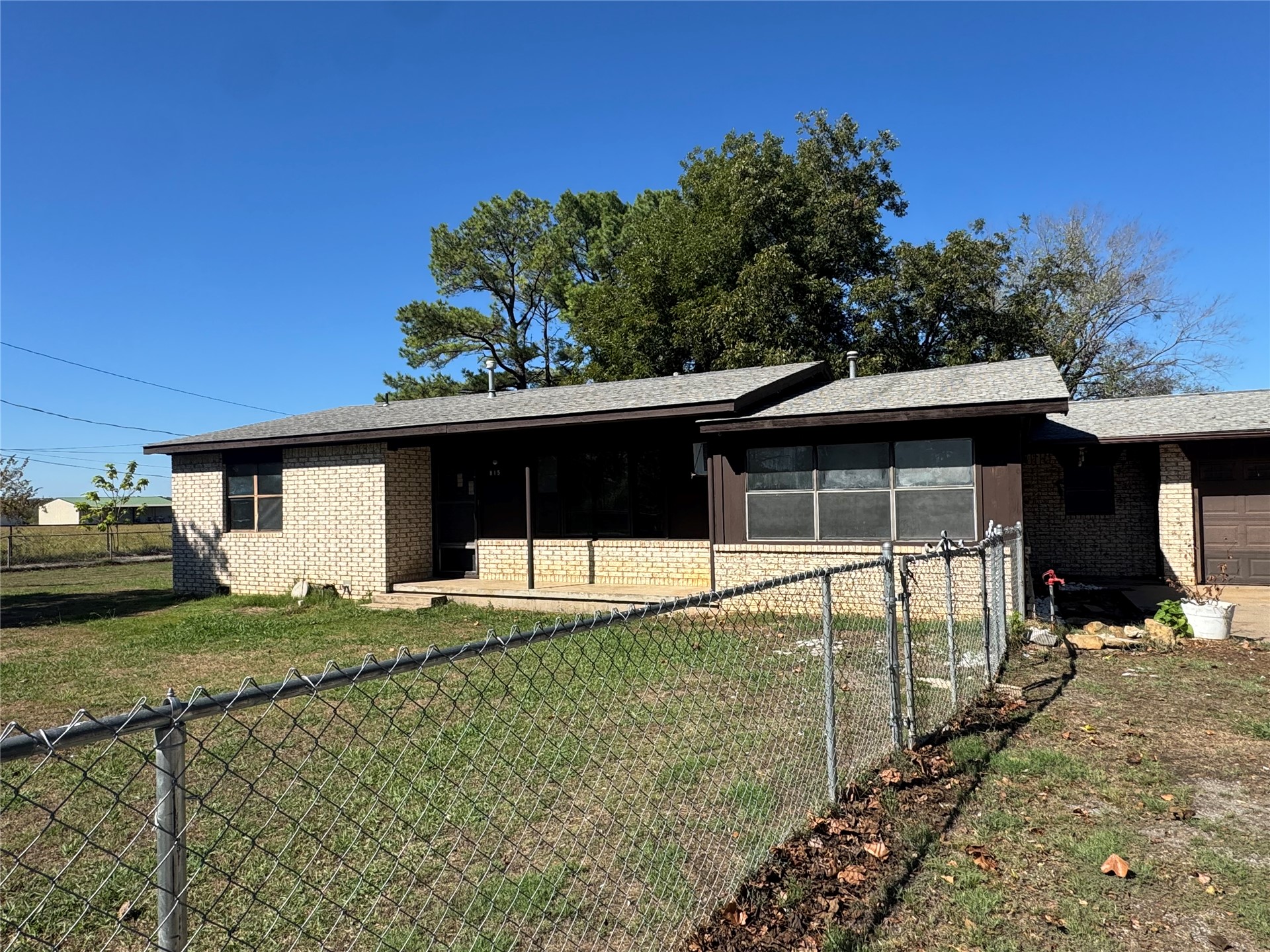 815 W Emberton Property Photo 2