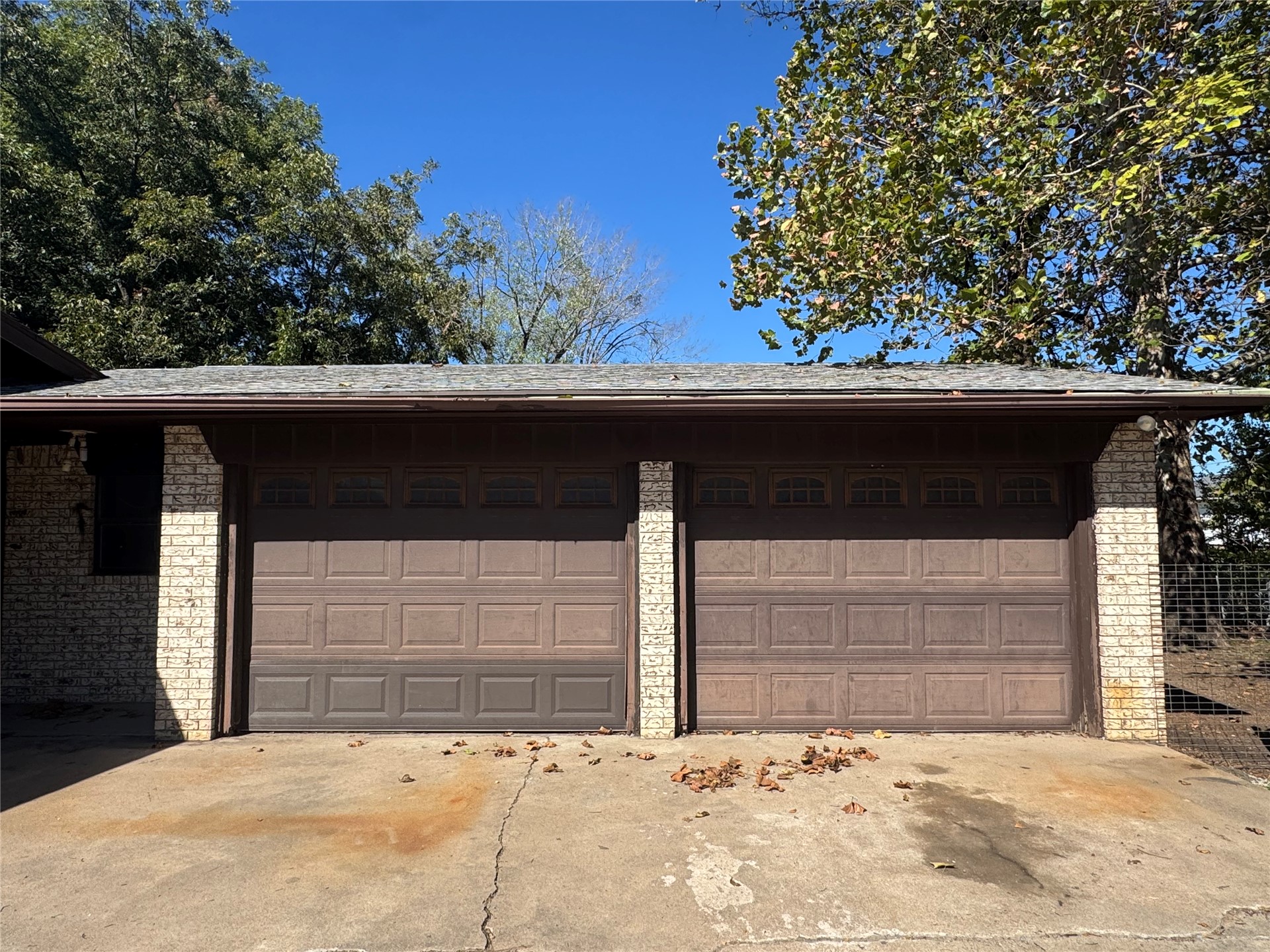 815 W Emberton Property Photo 3