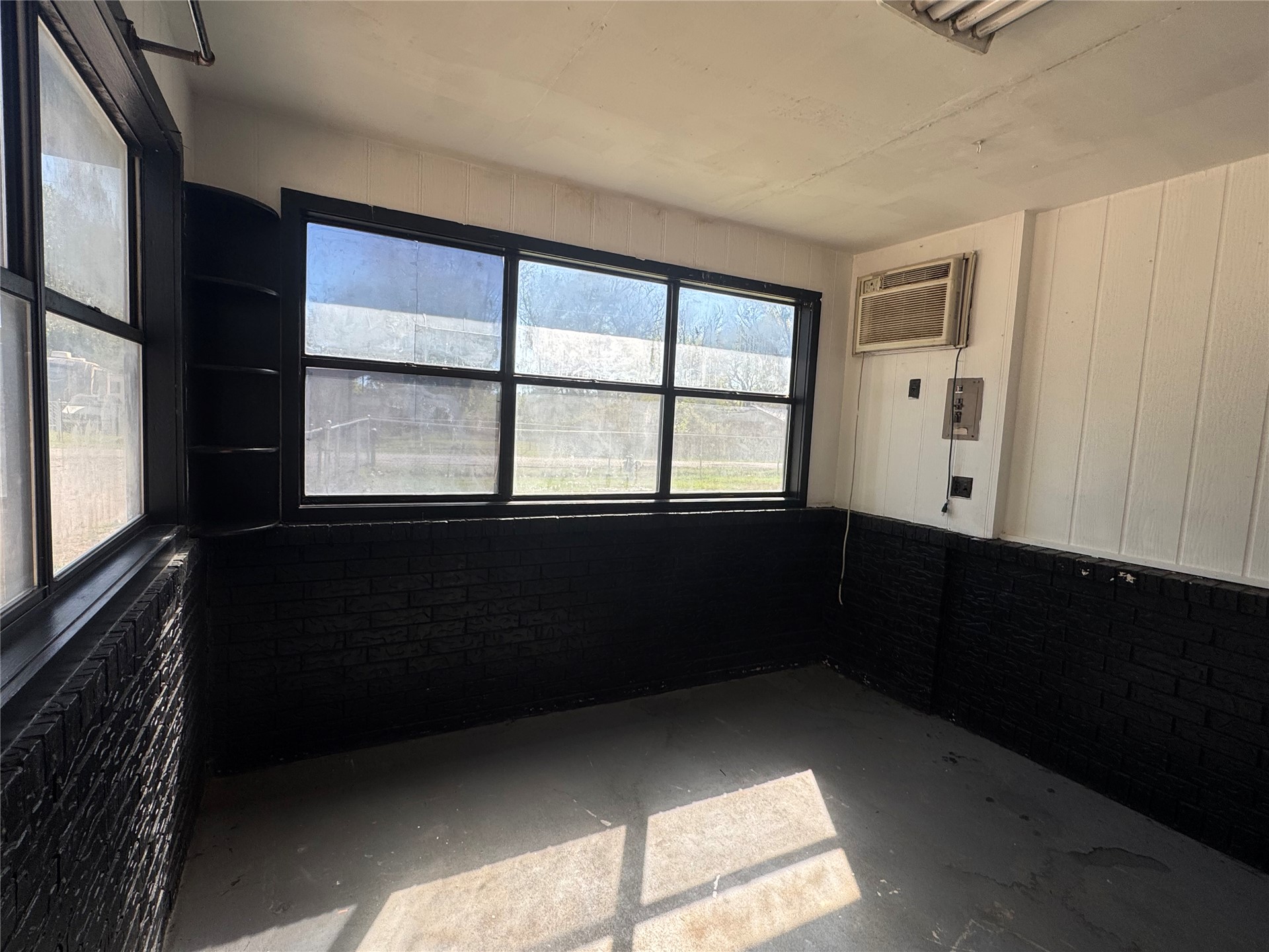 815 W Emberton Property Photo 8