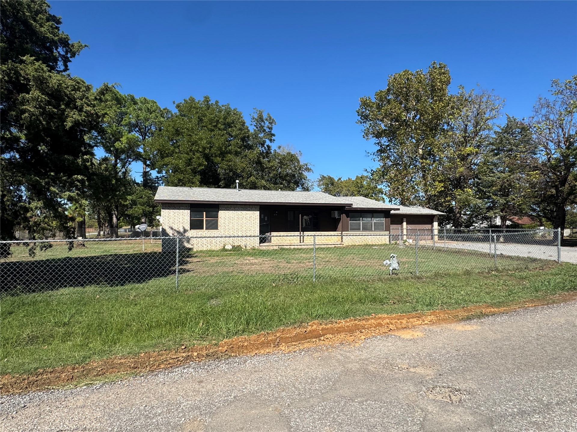 815 W Emberton Property Photo 15