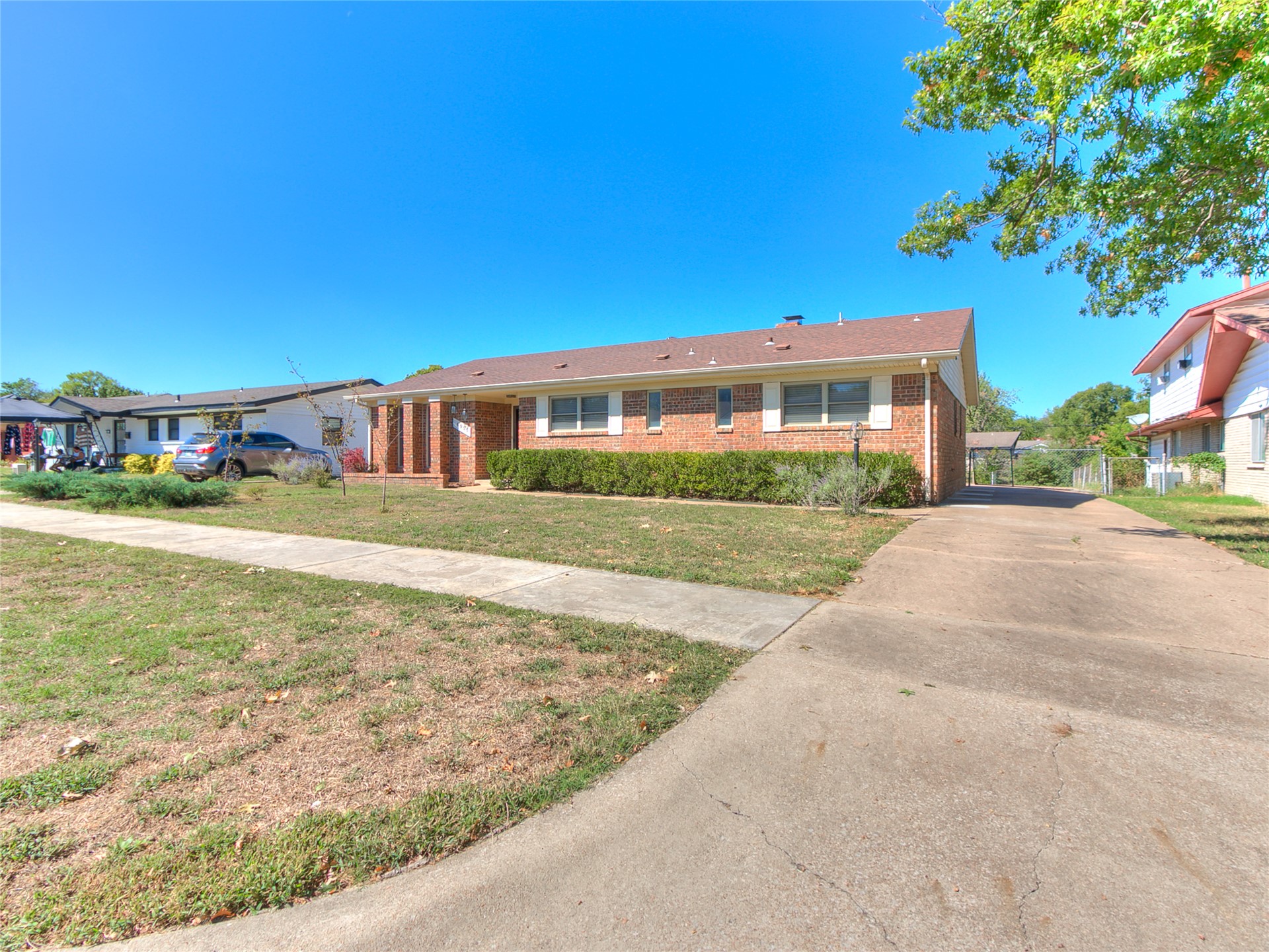 6955 E 18th Street Property Photo 3