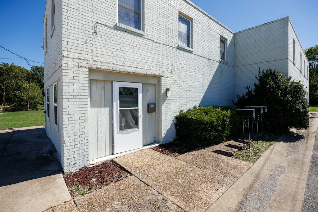 609 E 11th Property Photo 4