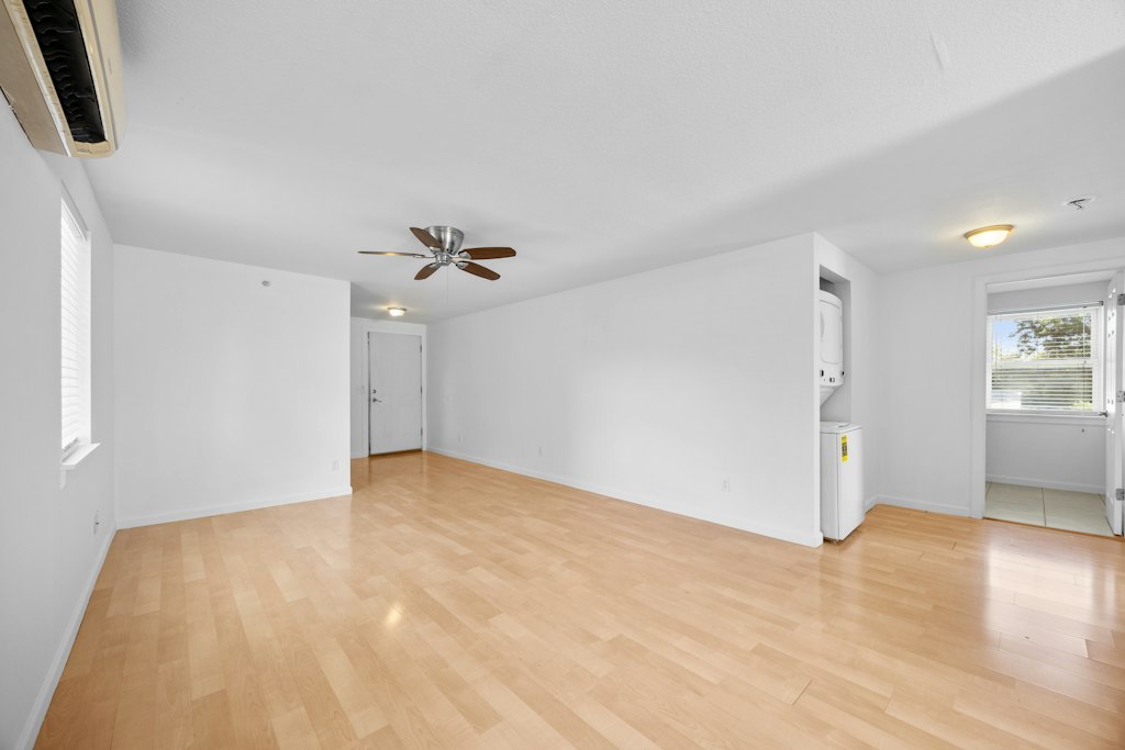609 E 11th Property Photo 8