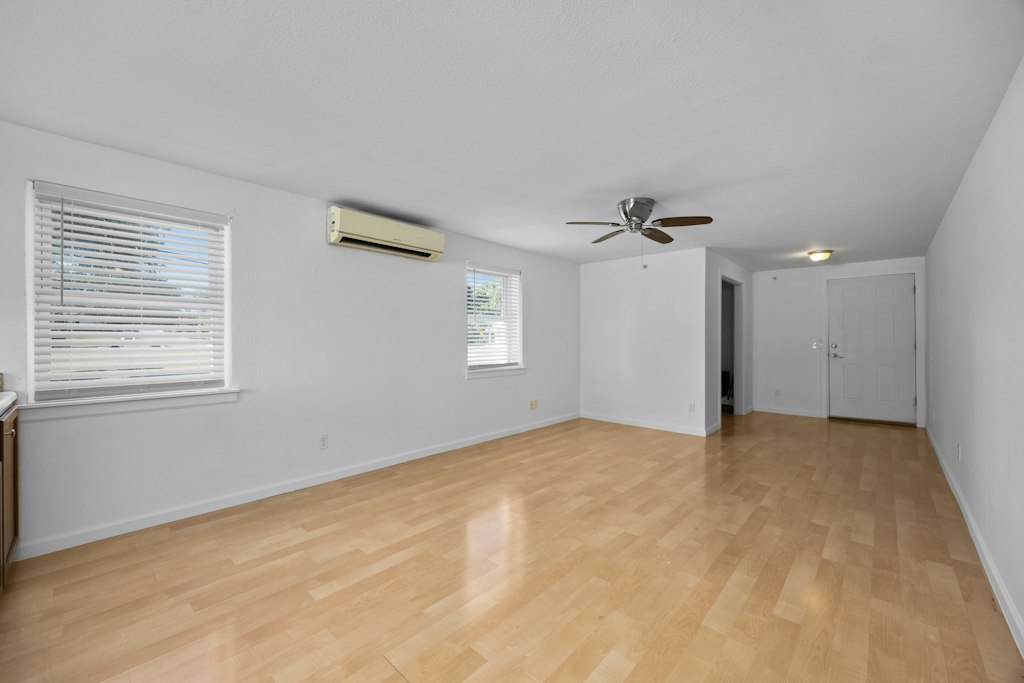609 E 11th Property Photo 9