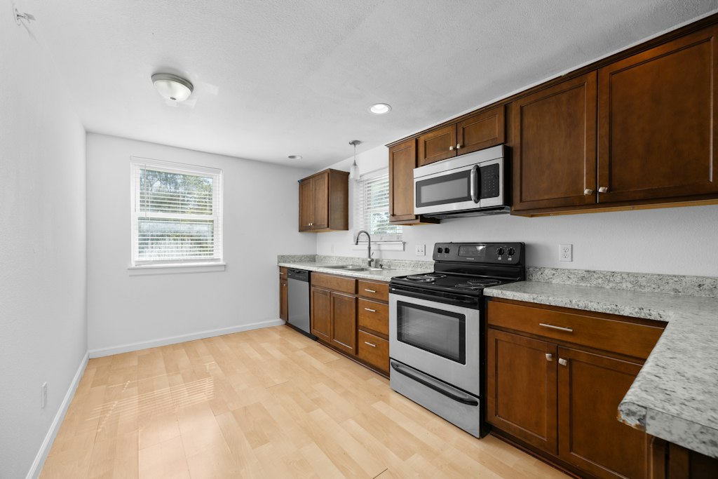 609 E 11th Property Photo 11