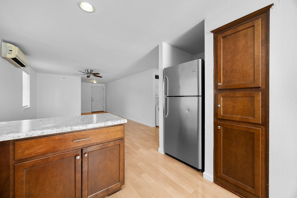 609 E 11th Property Photo 14