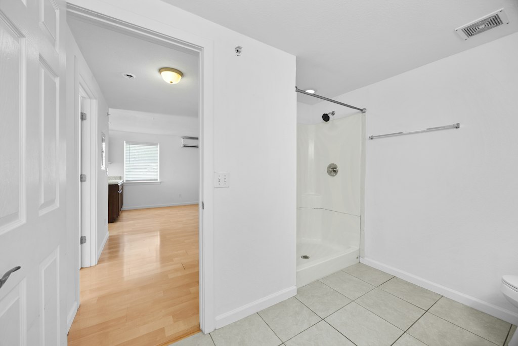 609 E 11th Property Photo 18