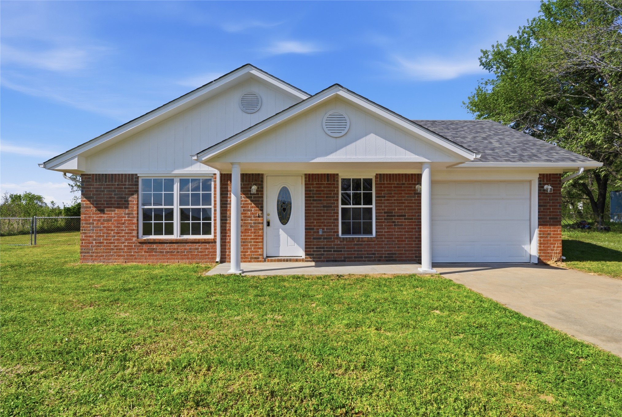 511 W Cemetery Road Property Photo 1