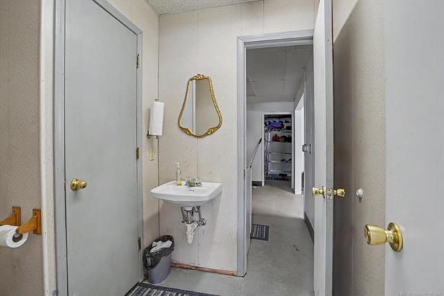 616 E Dewey Avenue Property Photo 4