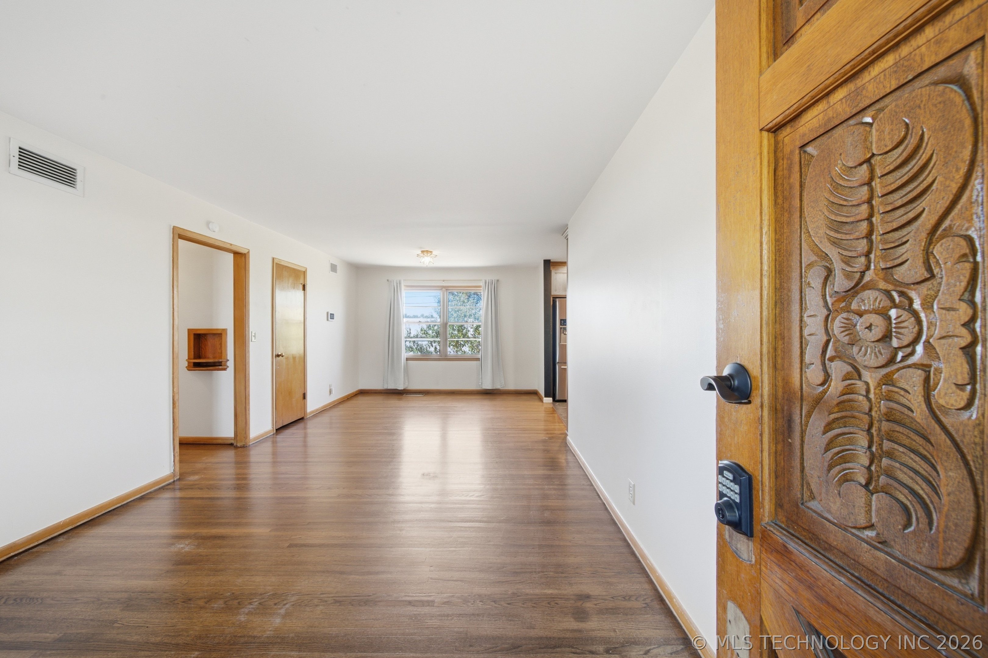 1710 S Lakewood Avenue Property Photo 4