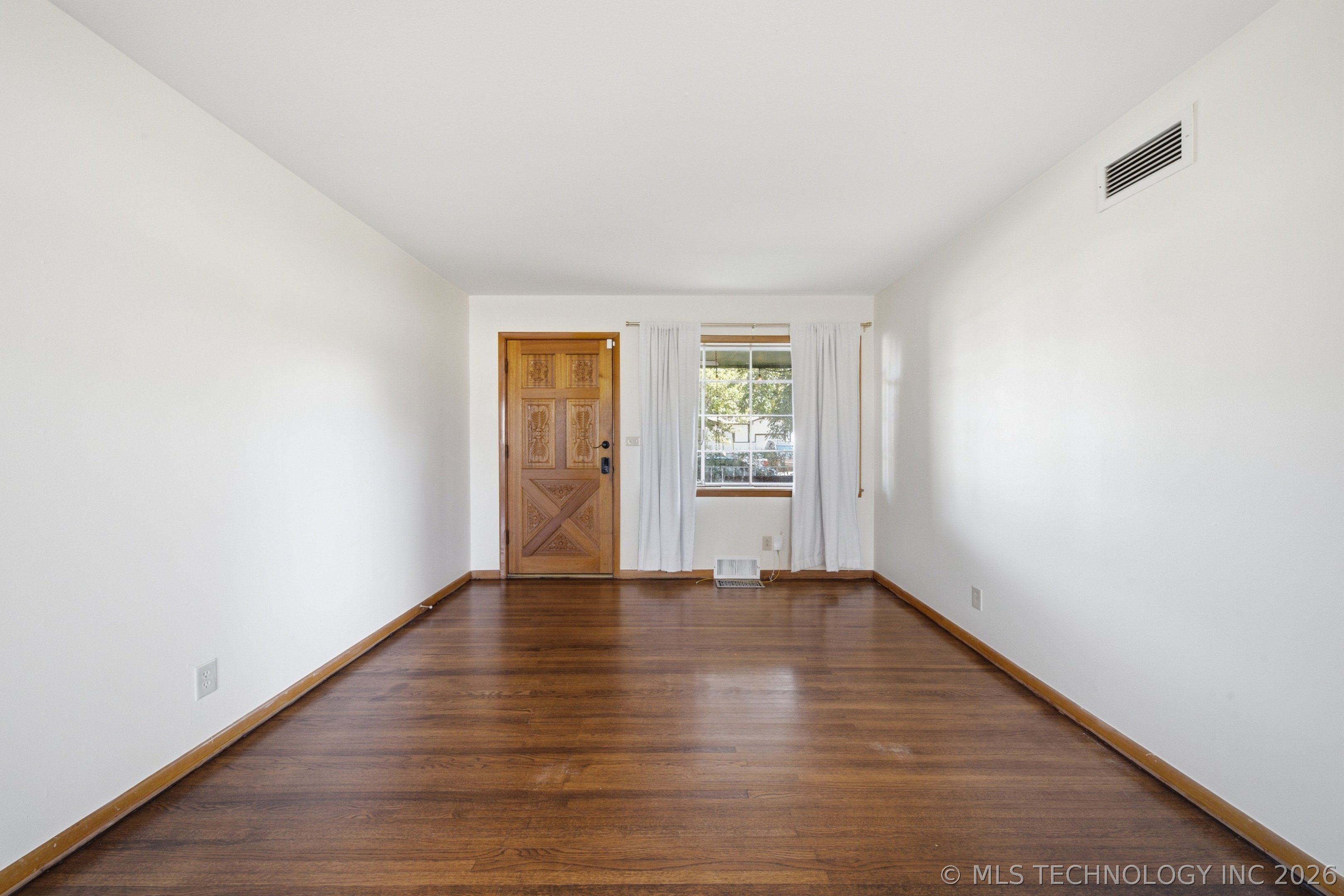 1710 S Lakewood Avenue Property Photo 9