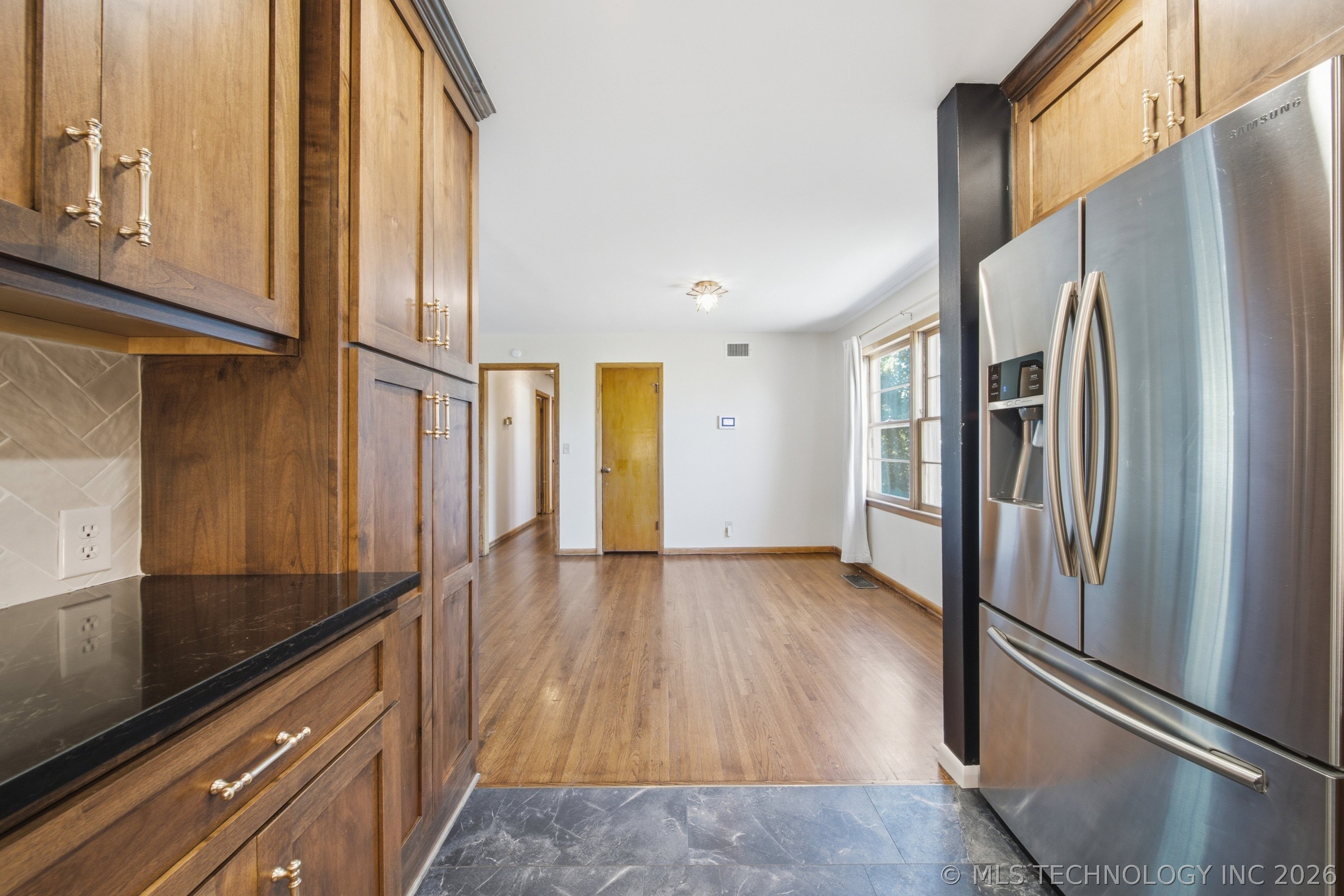 1710 S Lakewood Avenue Property Photo 15