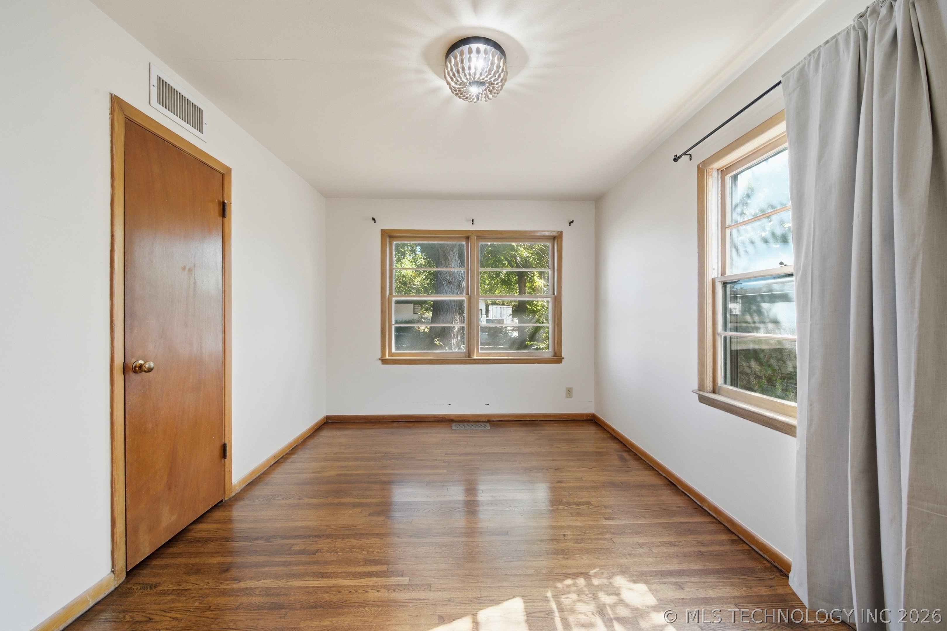 1710 S Lakewood Avenue Property Photo 17