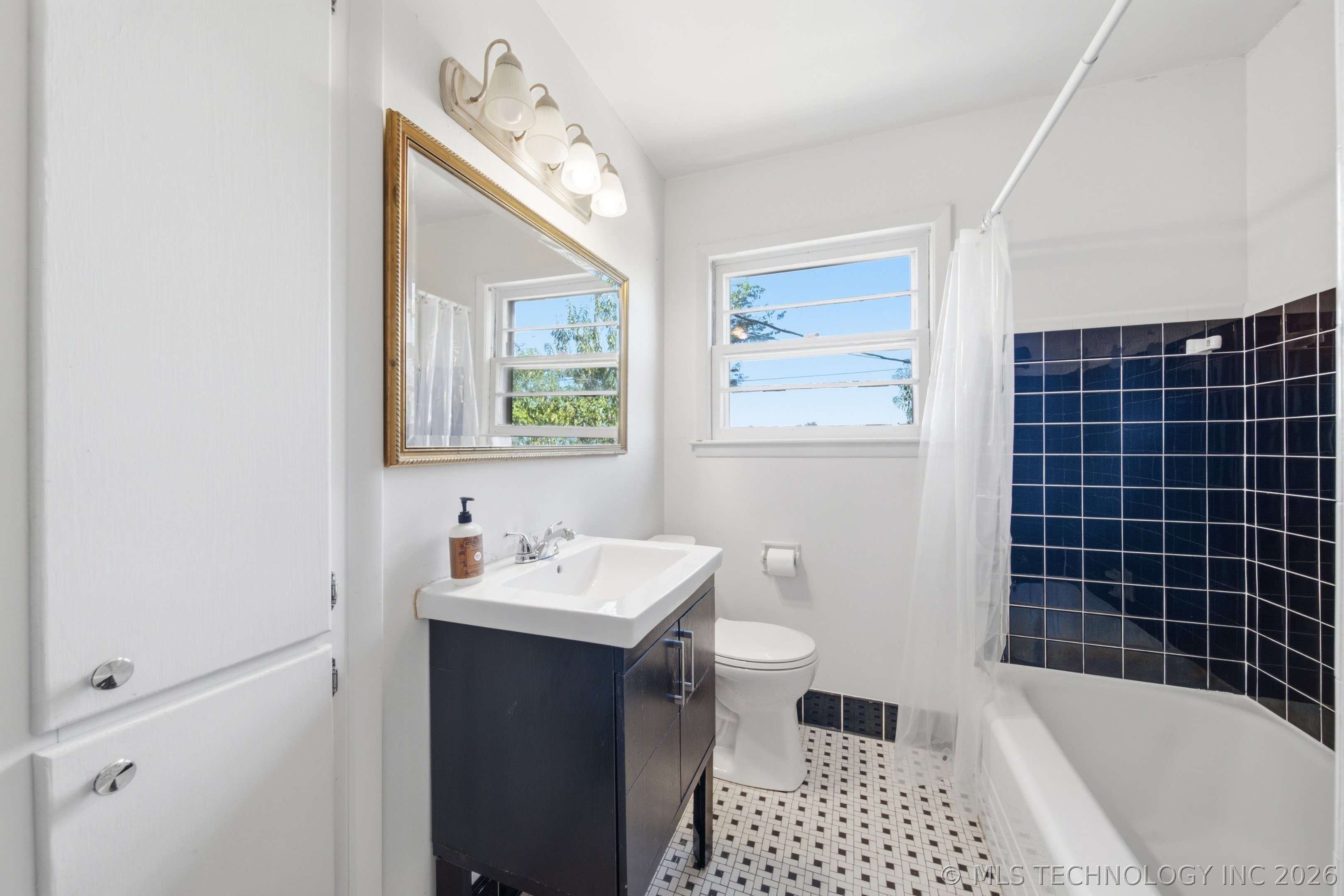 1710 S Lakewood Avenue Property Photo 18
