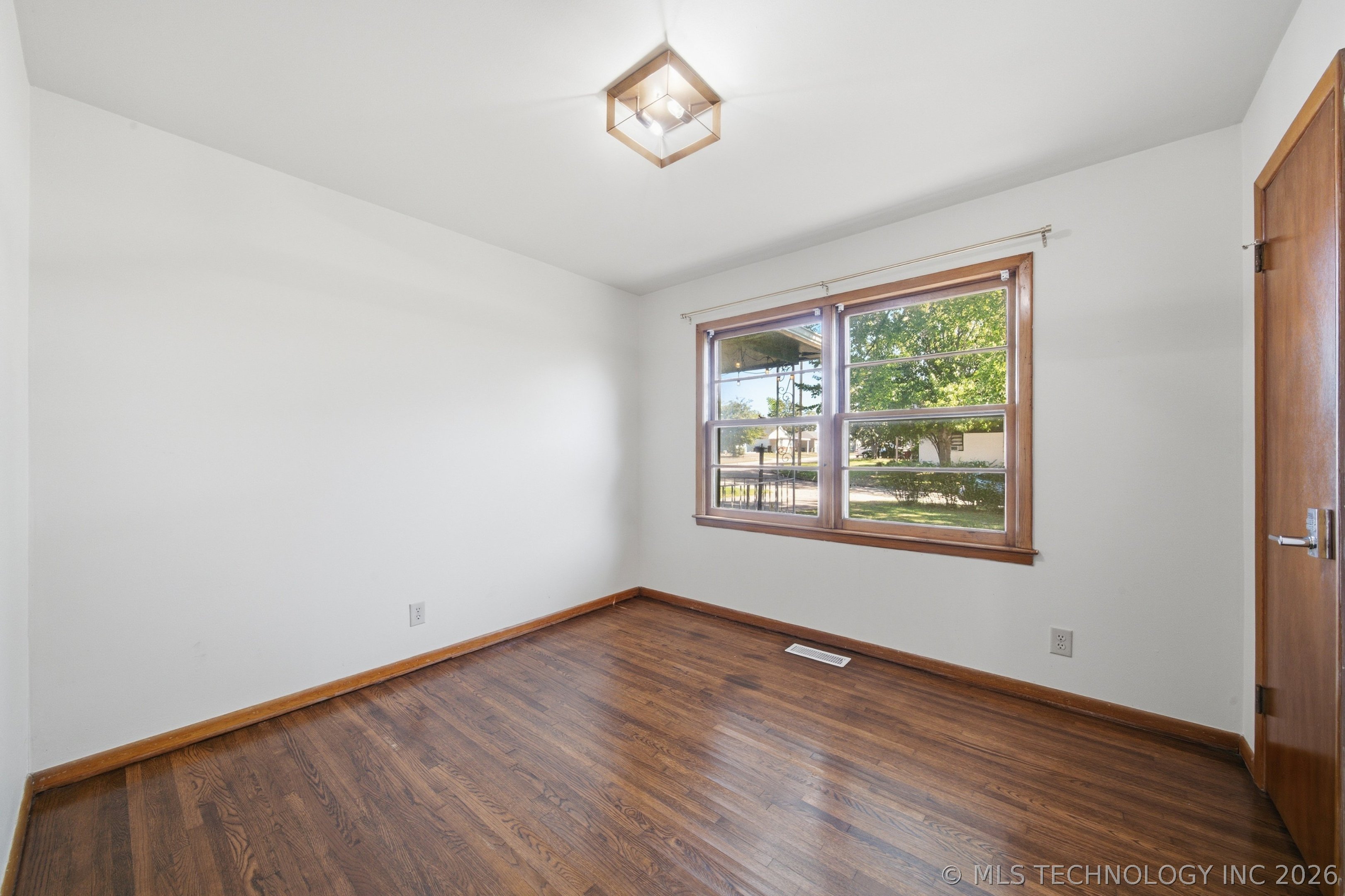 1710 S Lakewood Avenue Property Photo 21