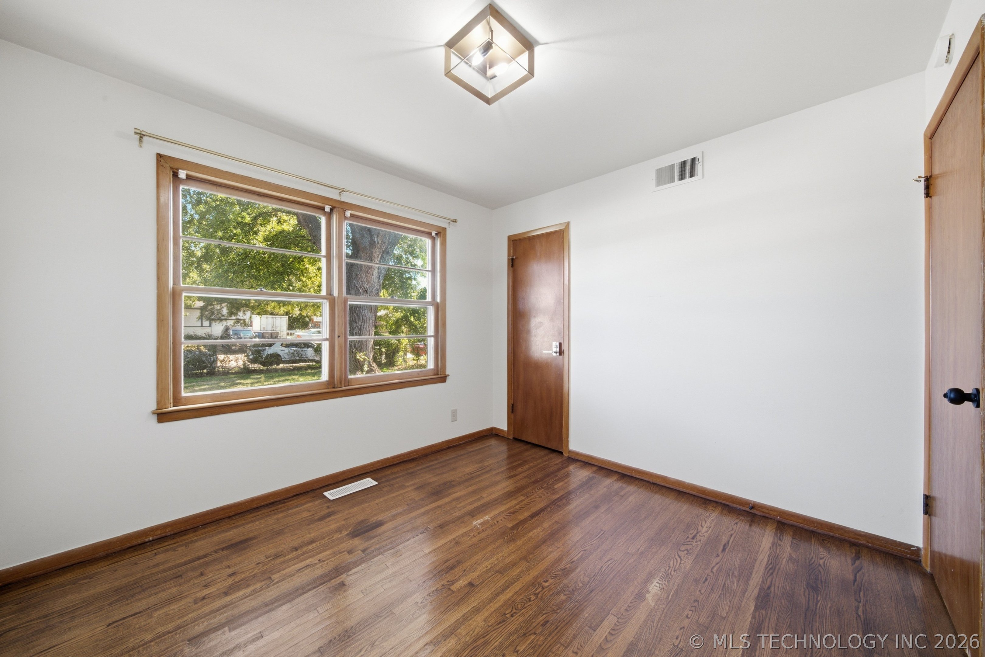 1710 S Lakewood Avenue Property Photo 22