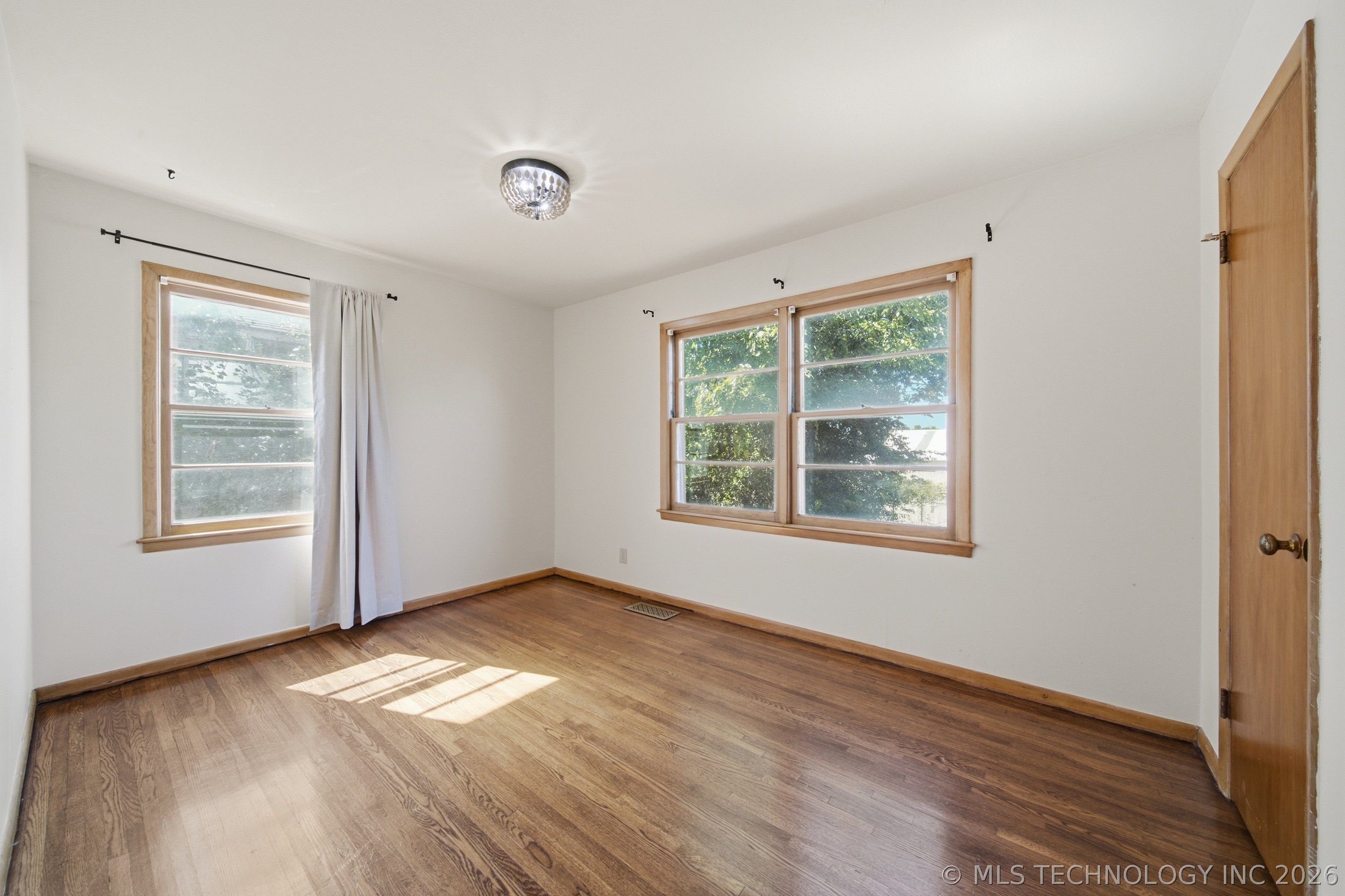 1710 S Lakewood Avenue Property Photo 23
