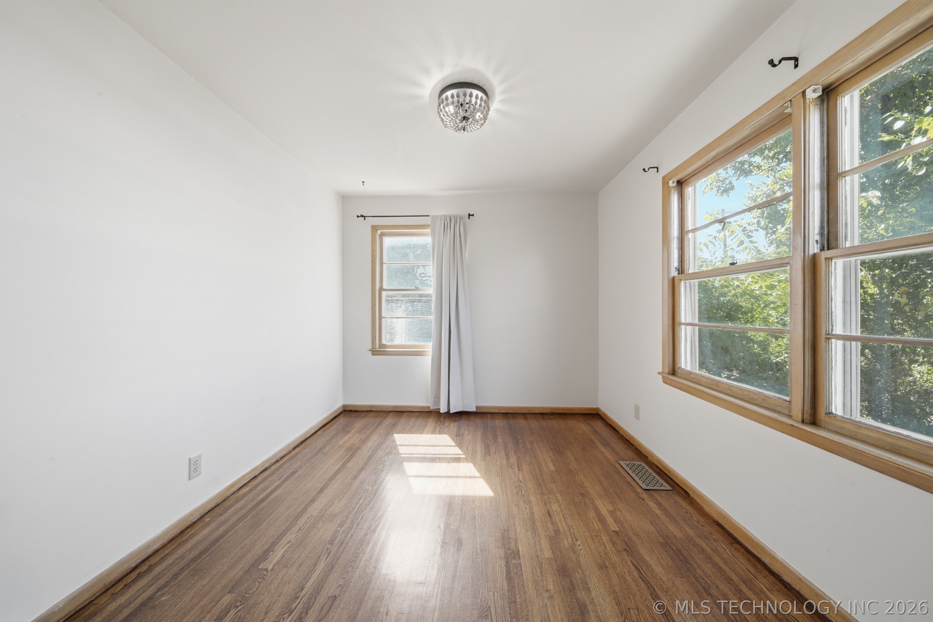 1710 S Lakewood Avenue Property Photo 24
