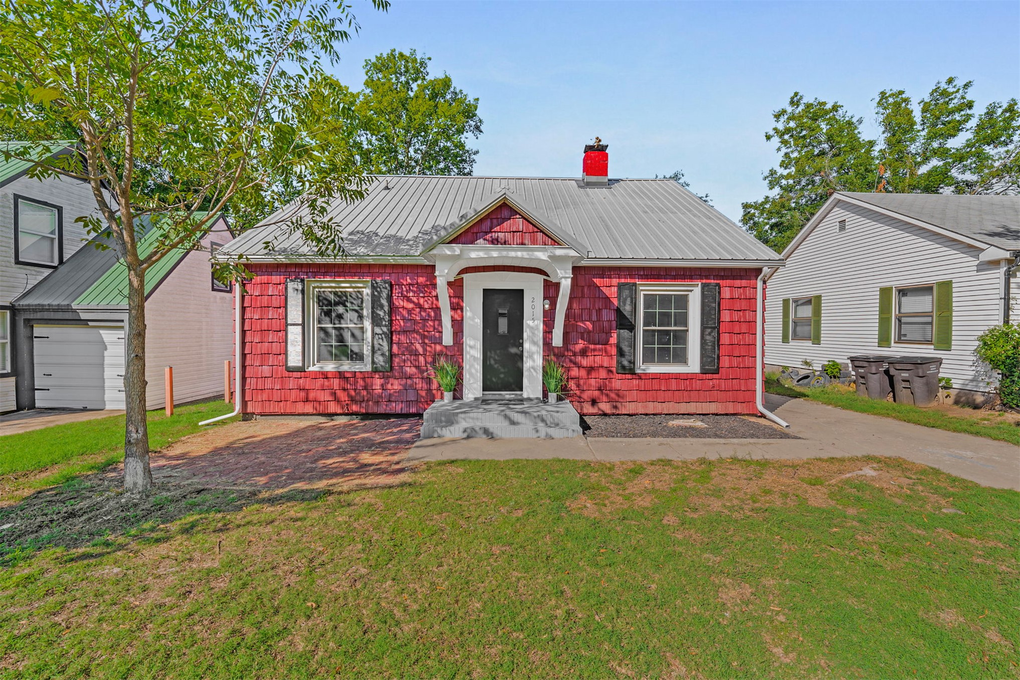 2015 S Dewey Avenue Property Photo 1
