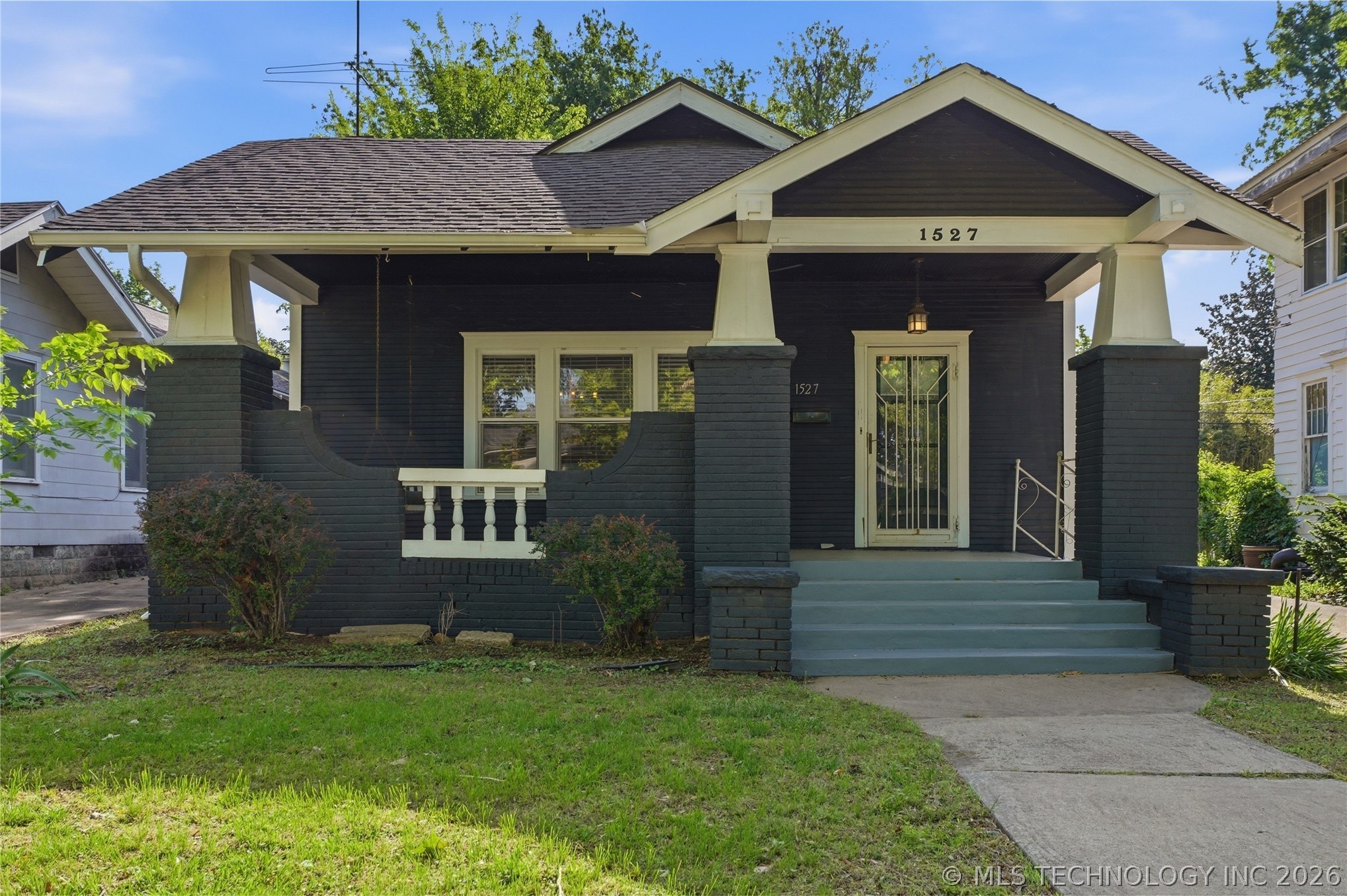 1527 S Yorktown Avenue Property Photo 1