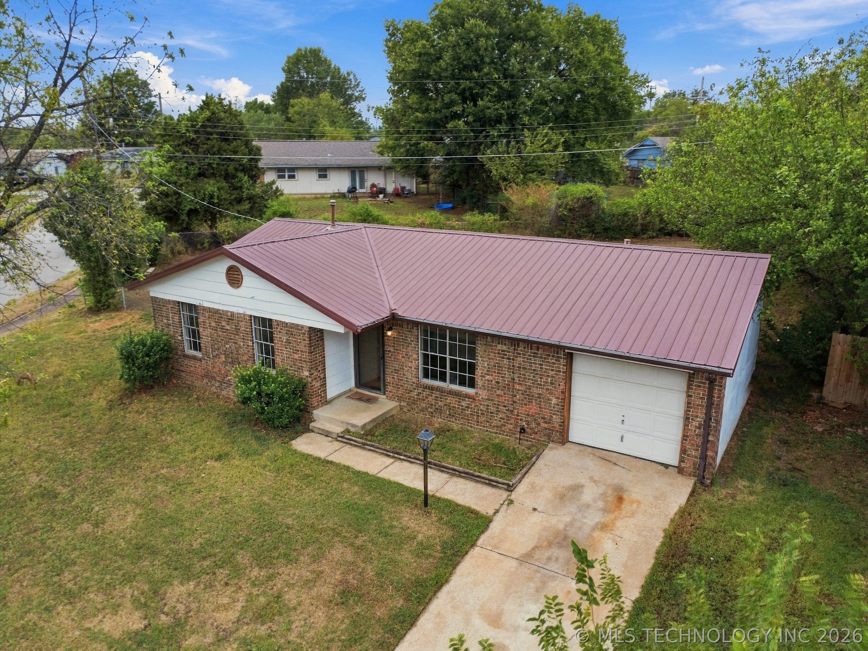 18517 E Admiral Boulevard Property Photo 2