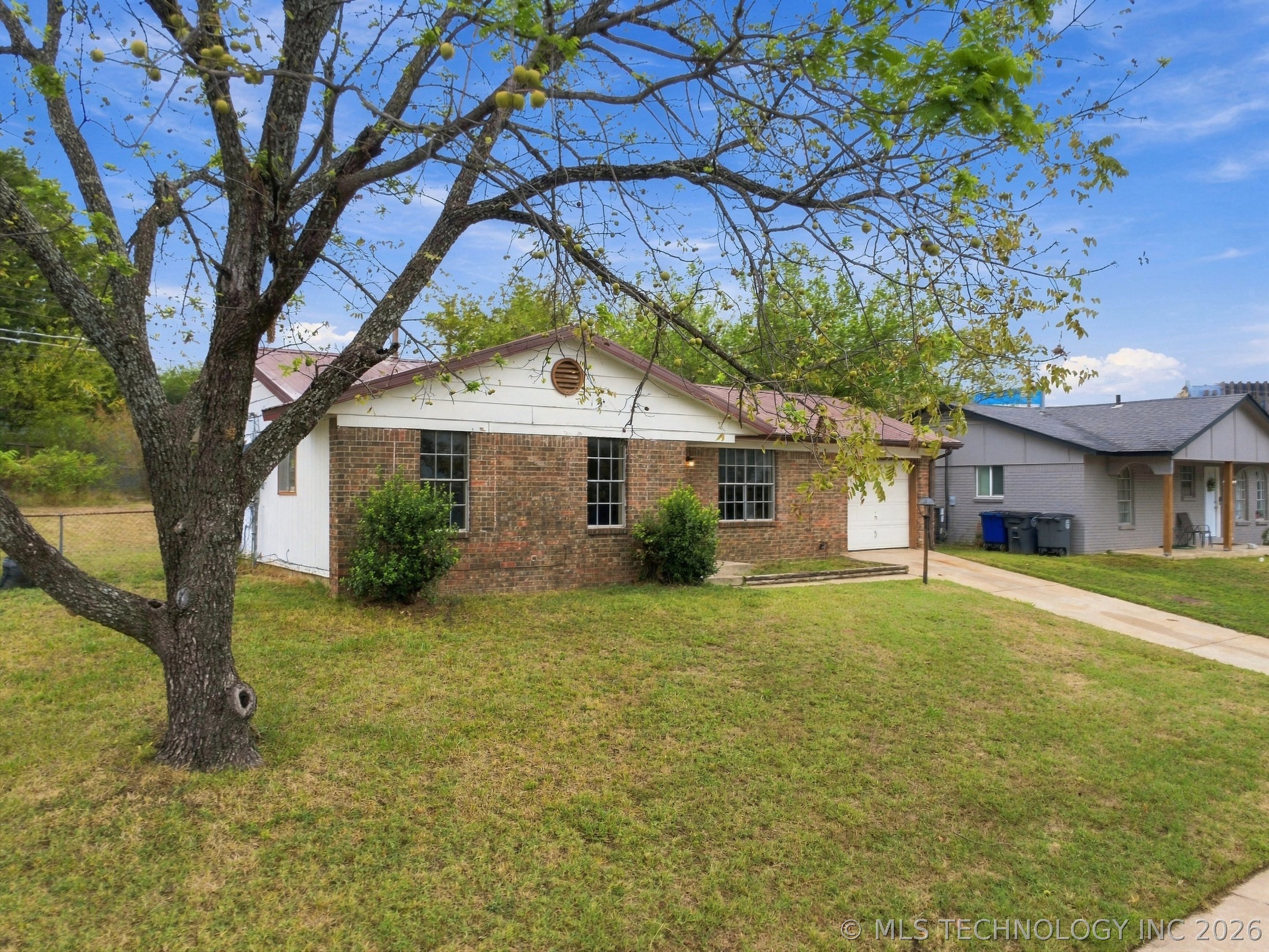18517 E Admiral Boulevard Property Photo 3