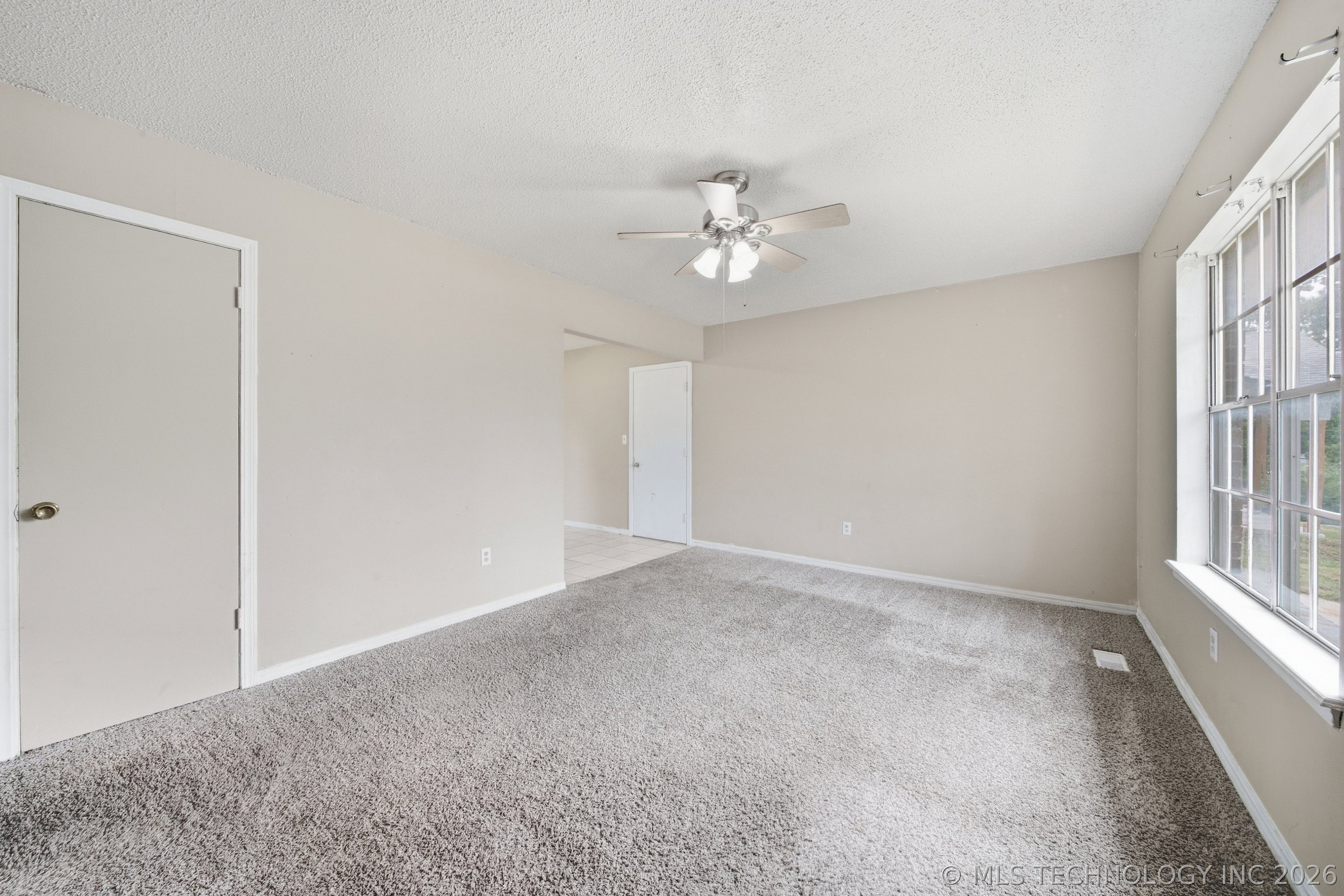 18517 E Admiral Boulevard Property Photo 5