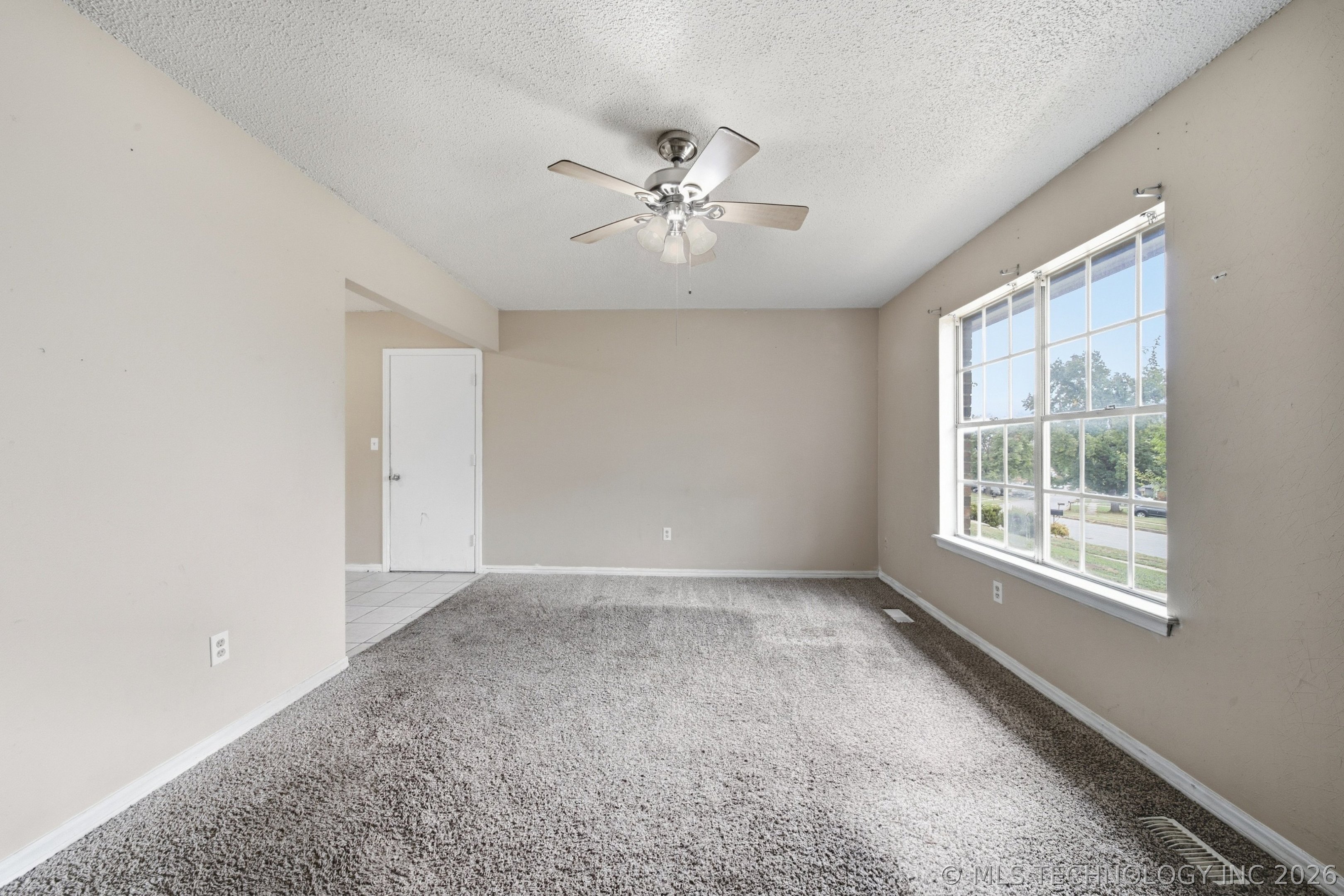 18517 E Admiral Boulevard Property Photo 6