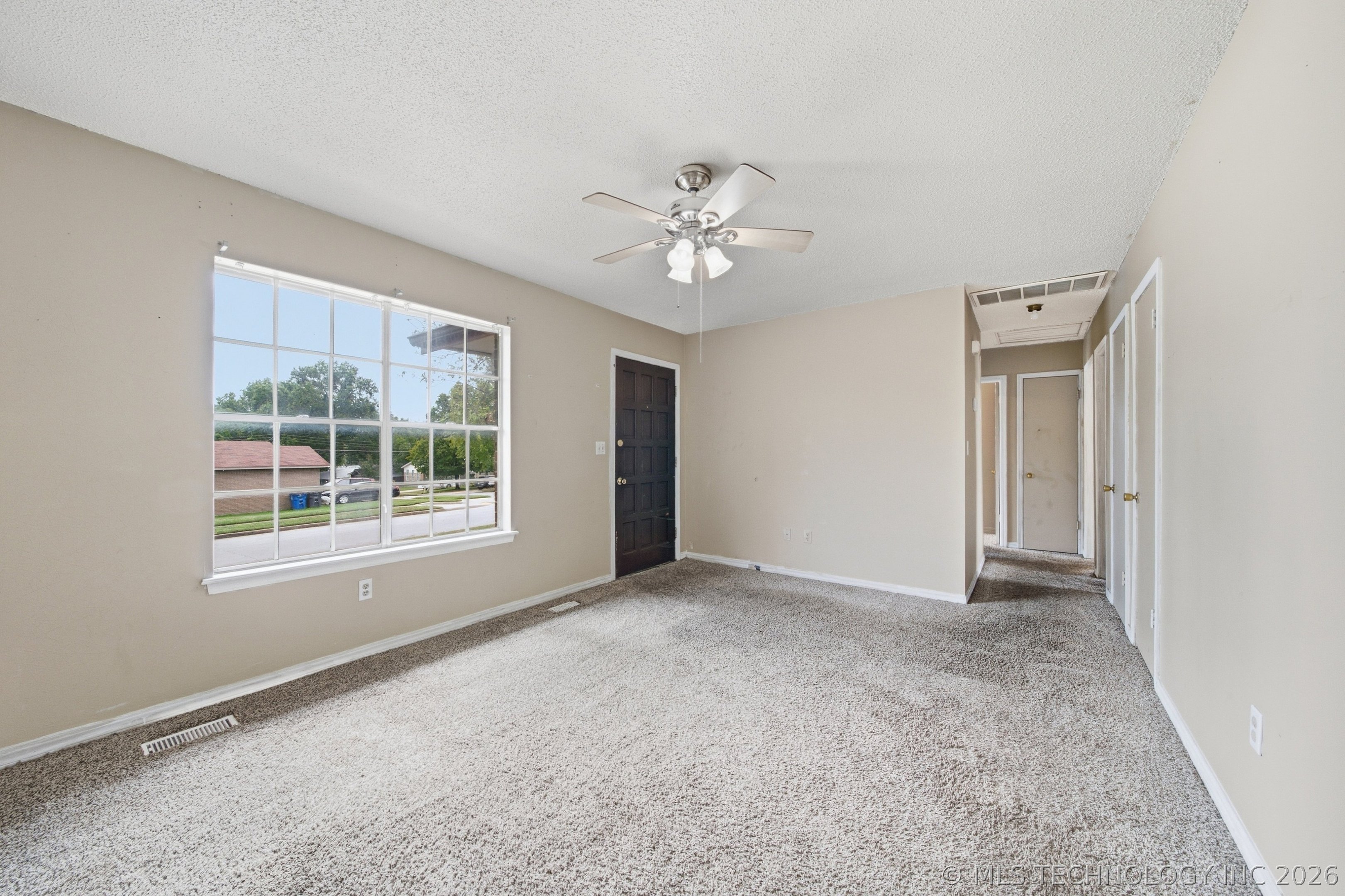 18517 E Admiral Boulevard Property Photo 7