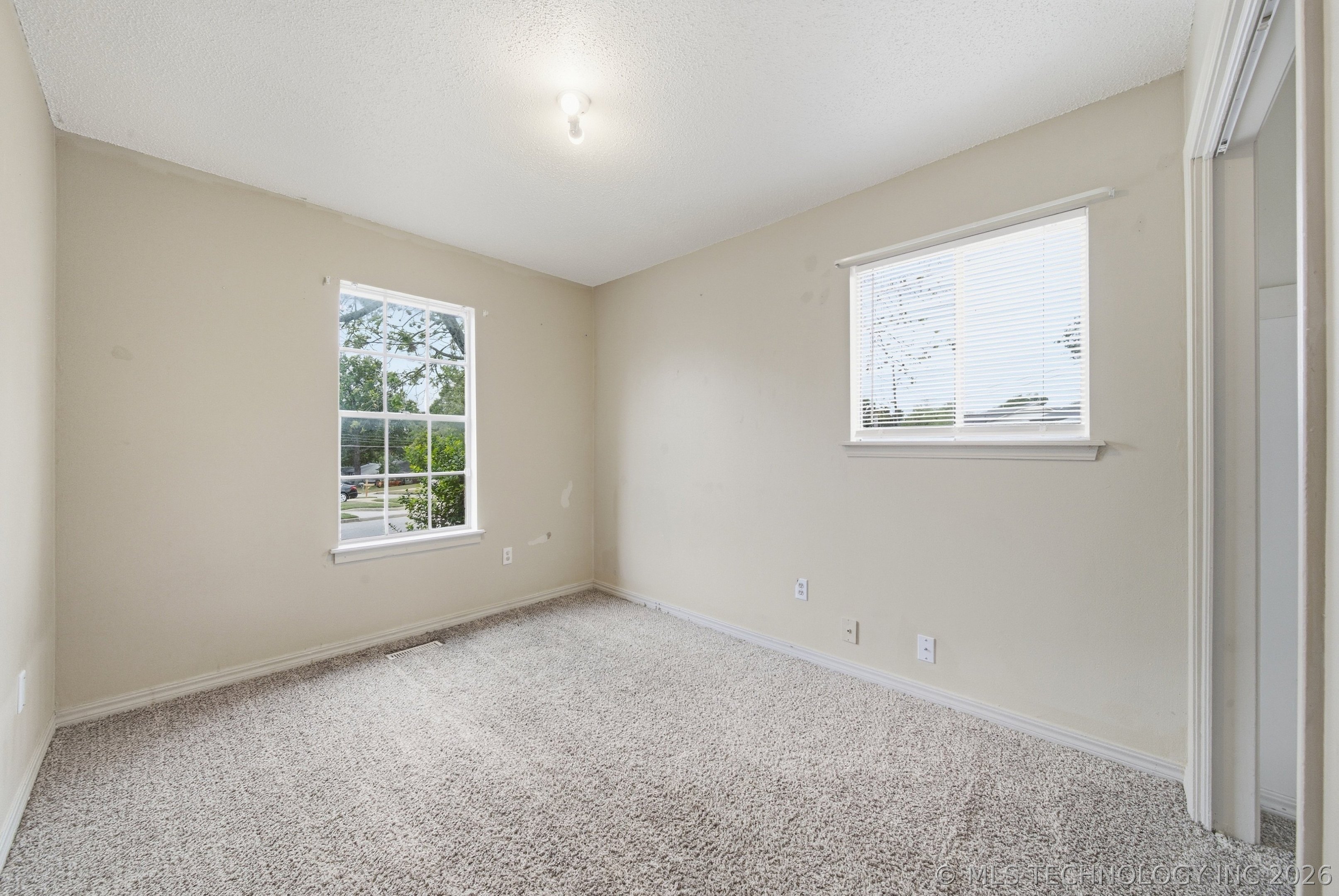 18517 E Admiral Boulevard Property Photo 12