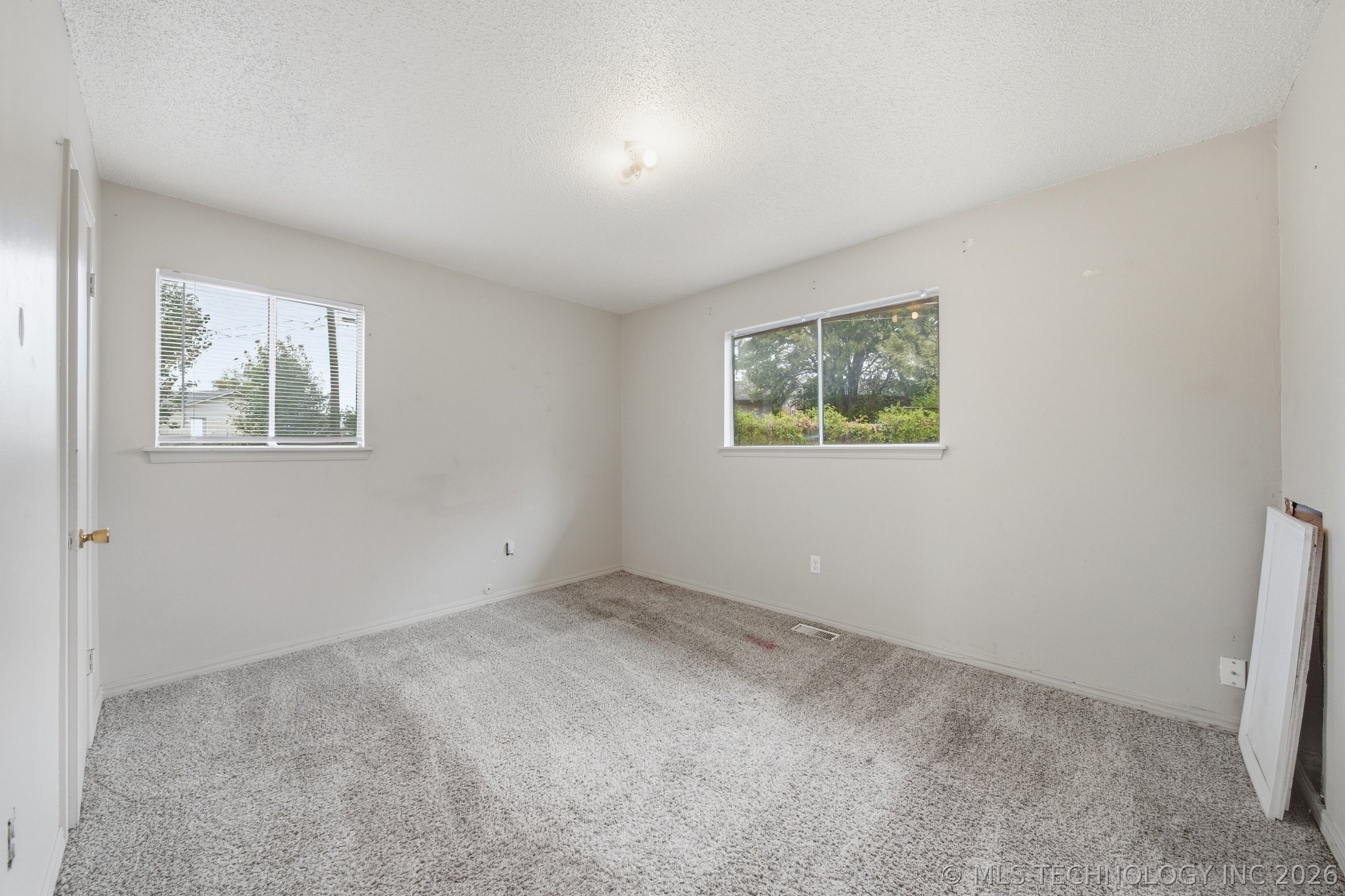 18517 E Admiral Boulevard Property Photo 14