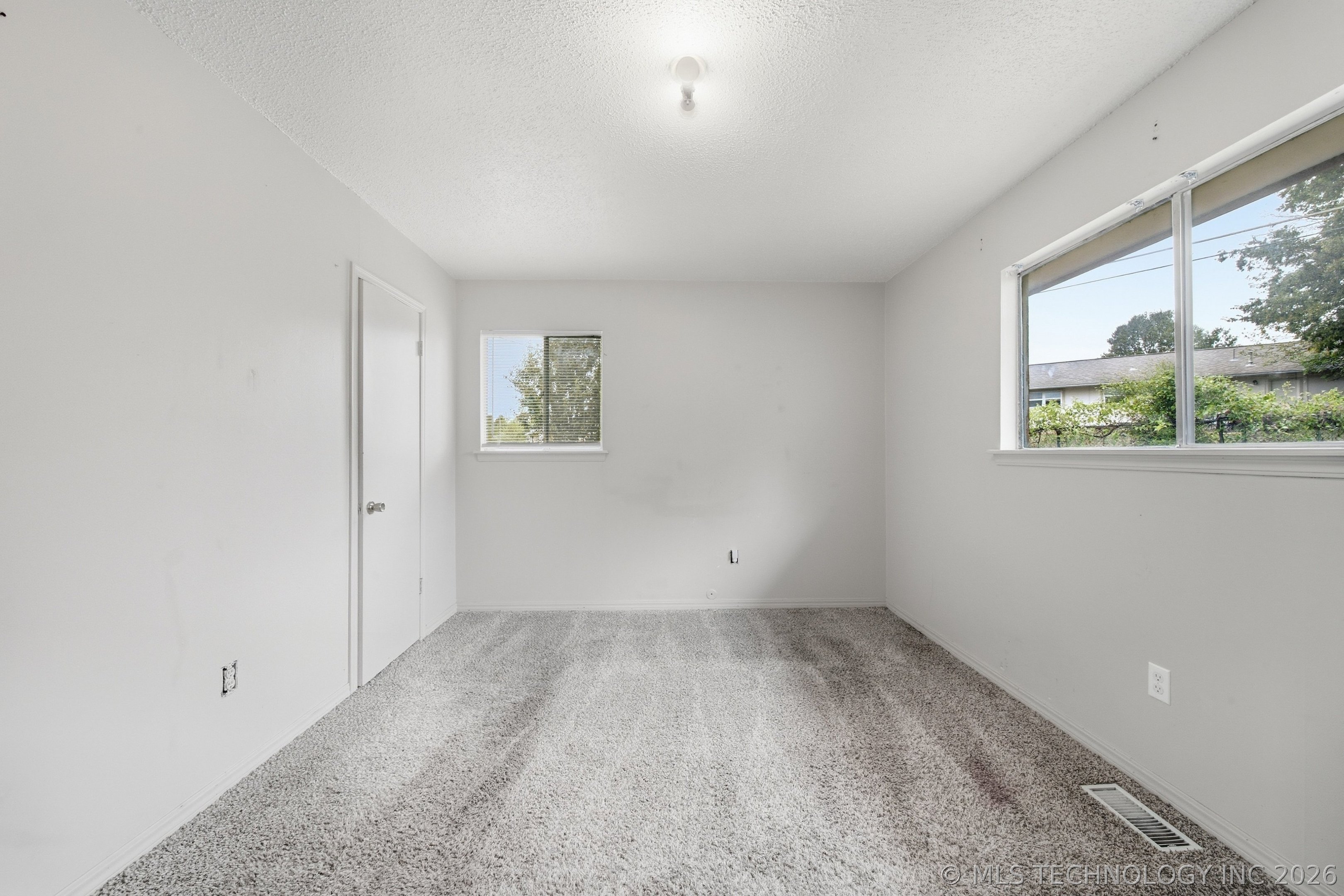 18517 E Admiral Boulevard Property Photo 15