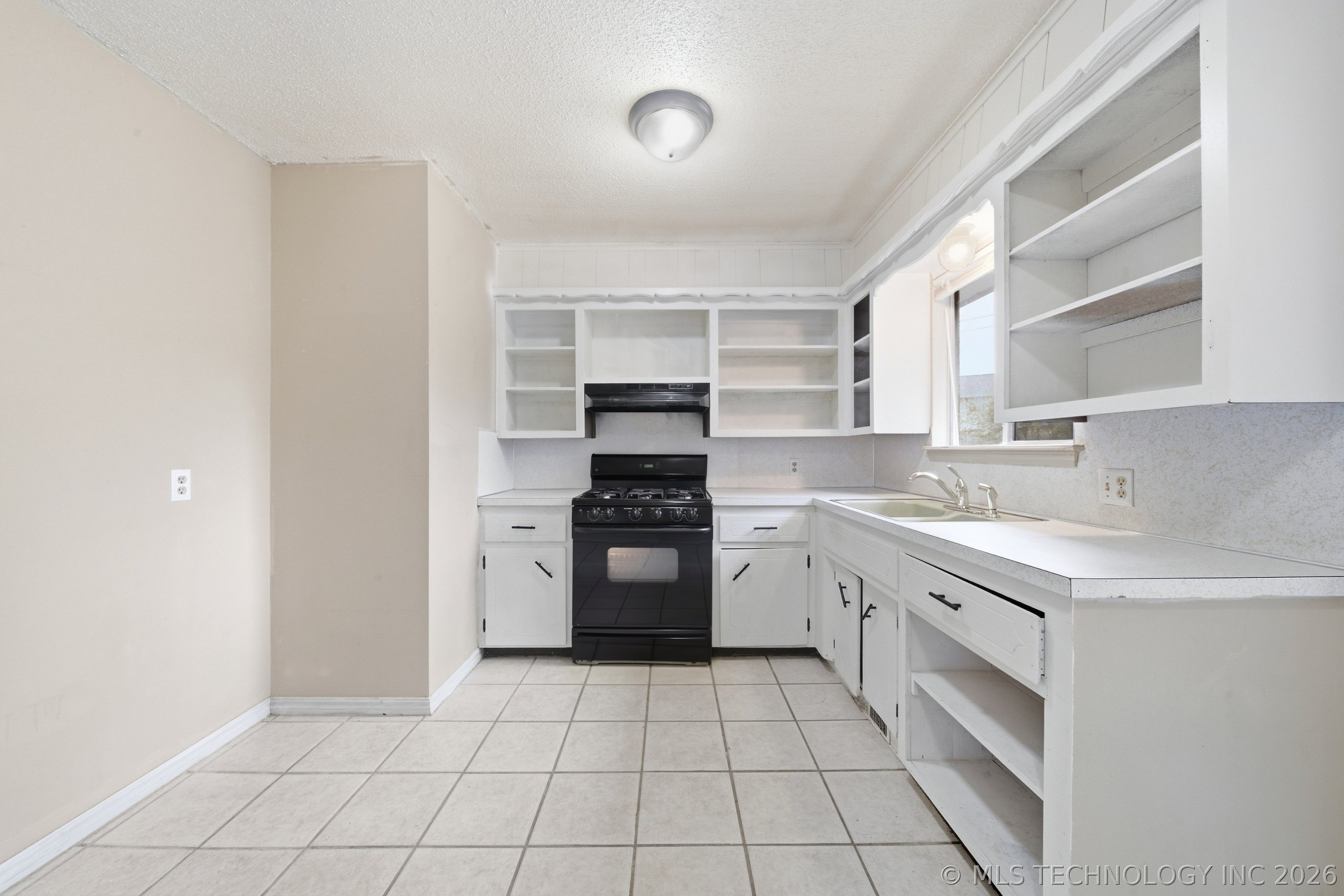 18517 E Admiral Boulevard Property Photo 21