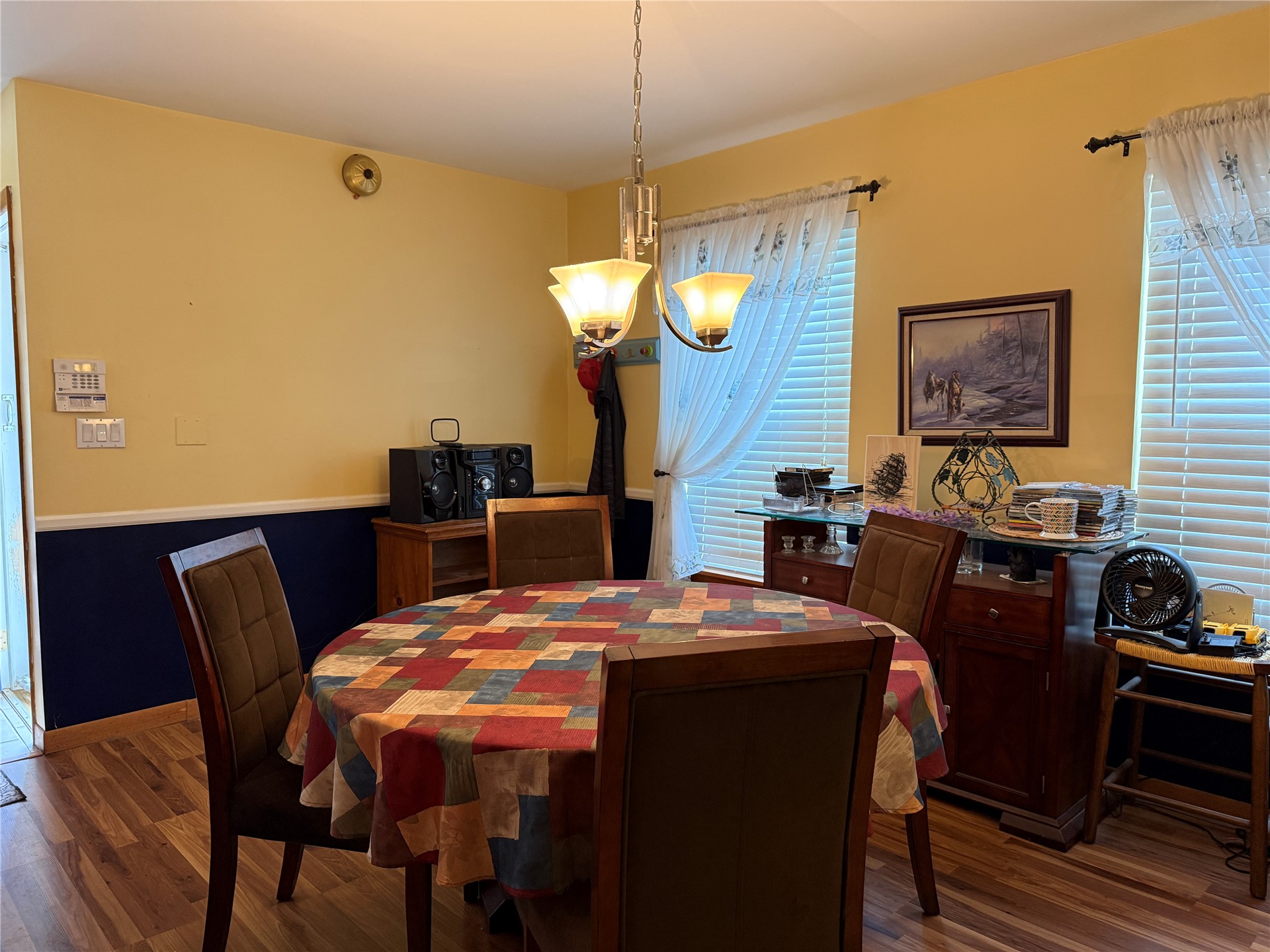 305 W 40th Place Property Photo 11