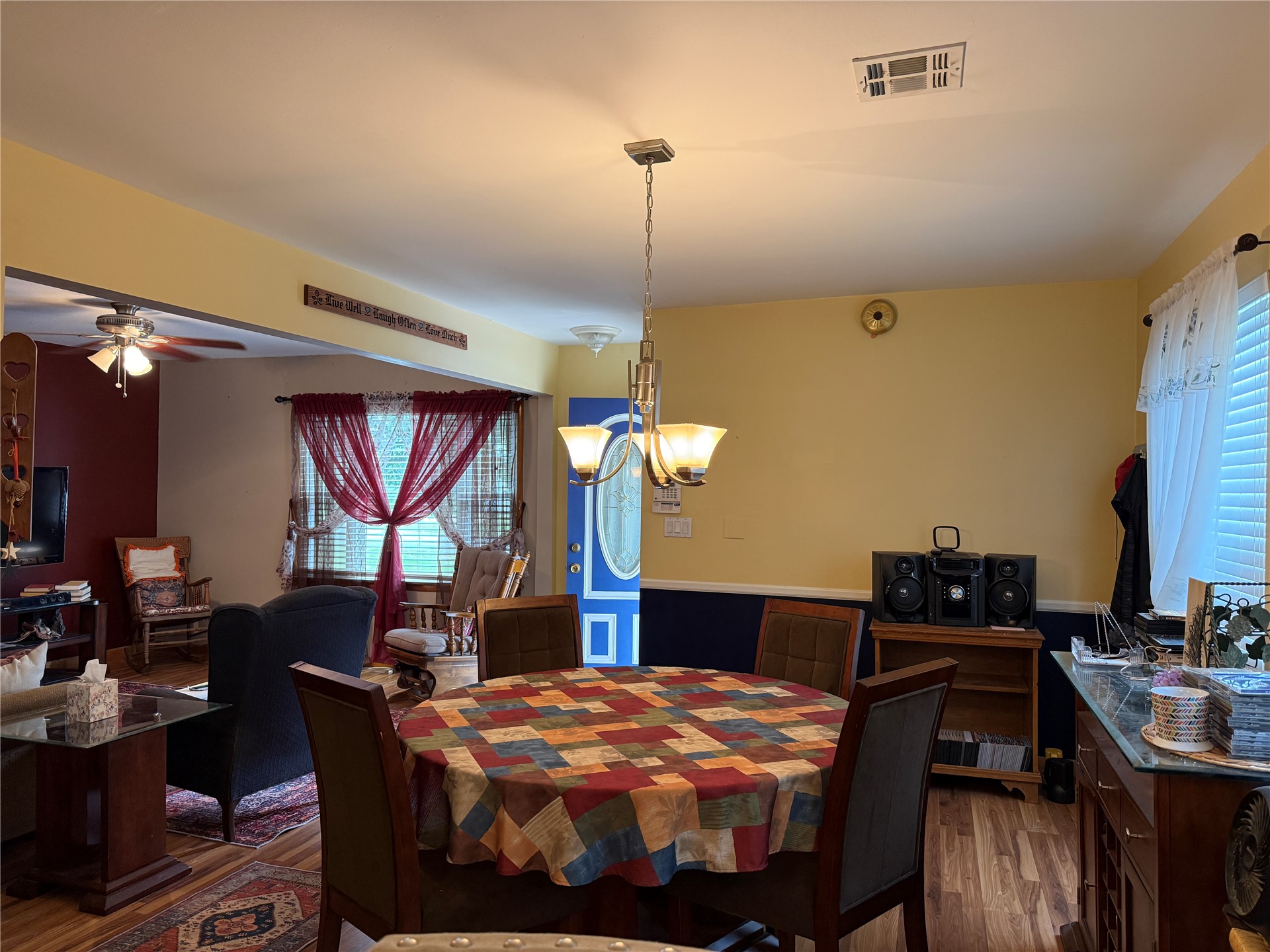 305 W 40th Place Property Photo 13