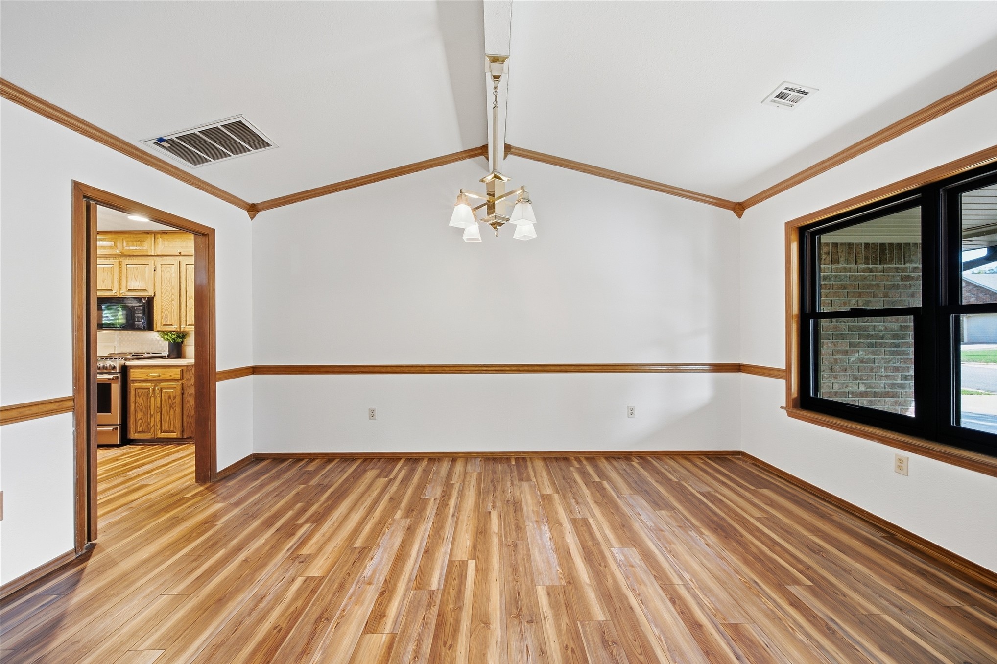 604 Chapman Avenue Property Photo 16