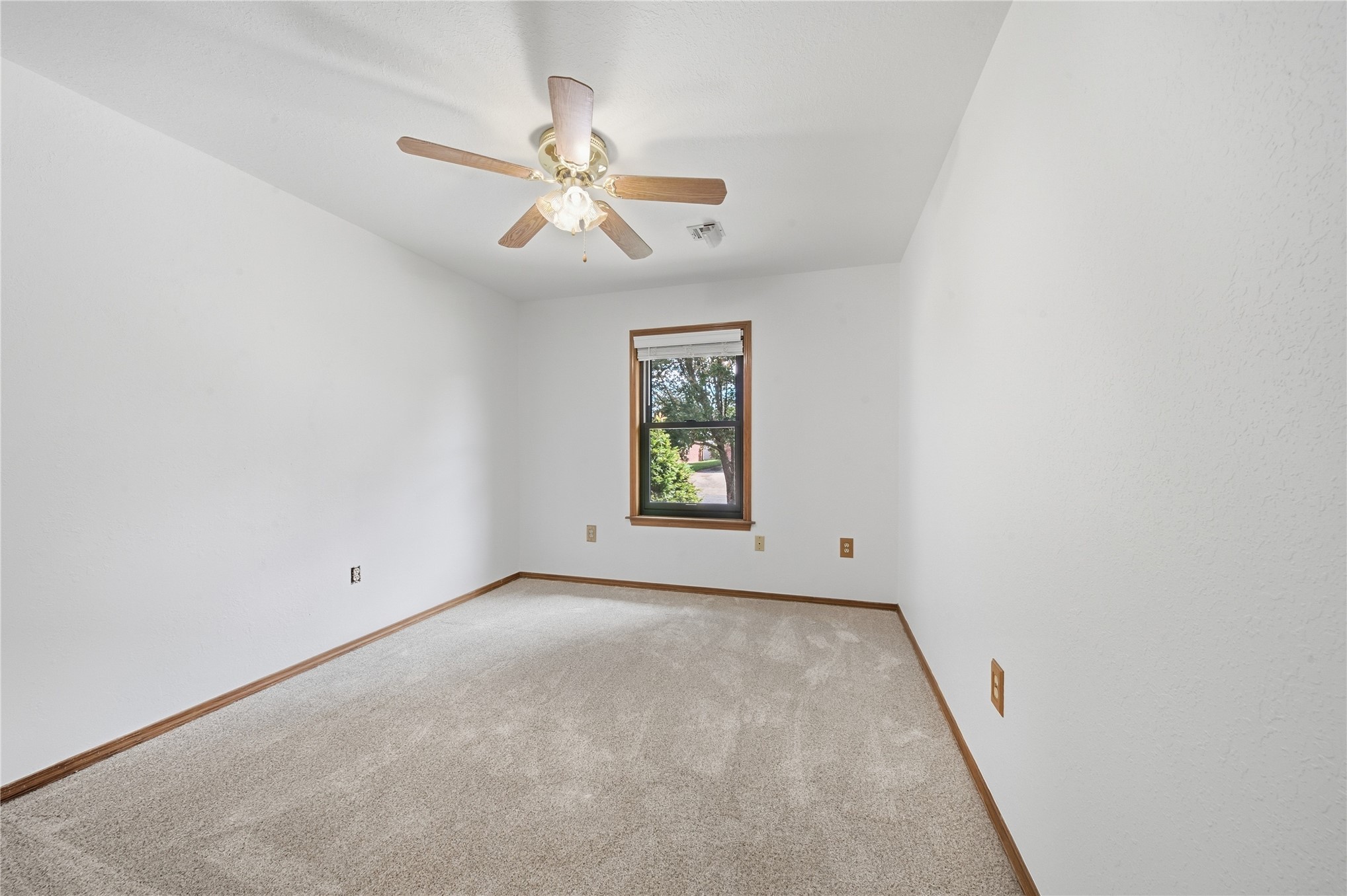 604 Chapman Avenue Property Photo 33