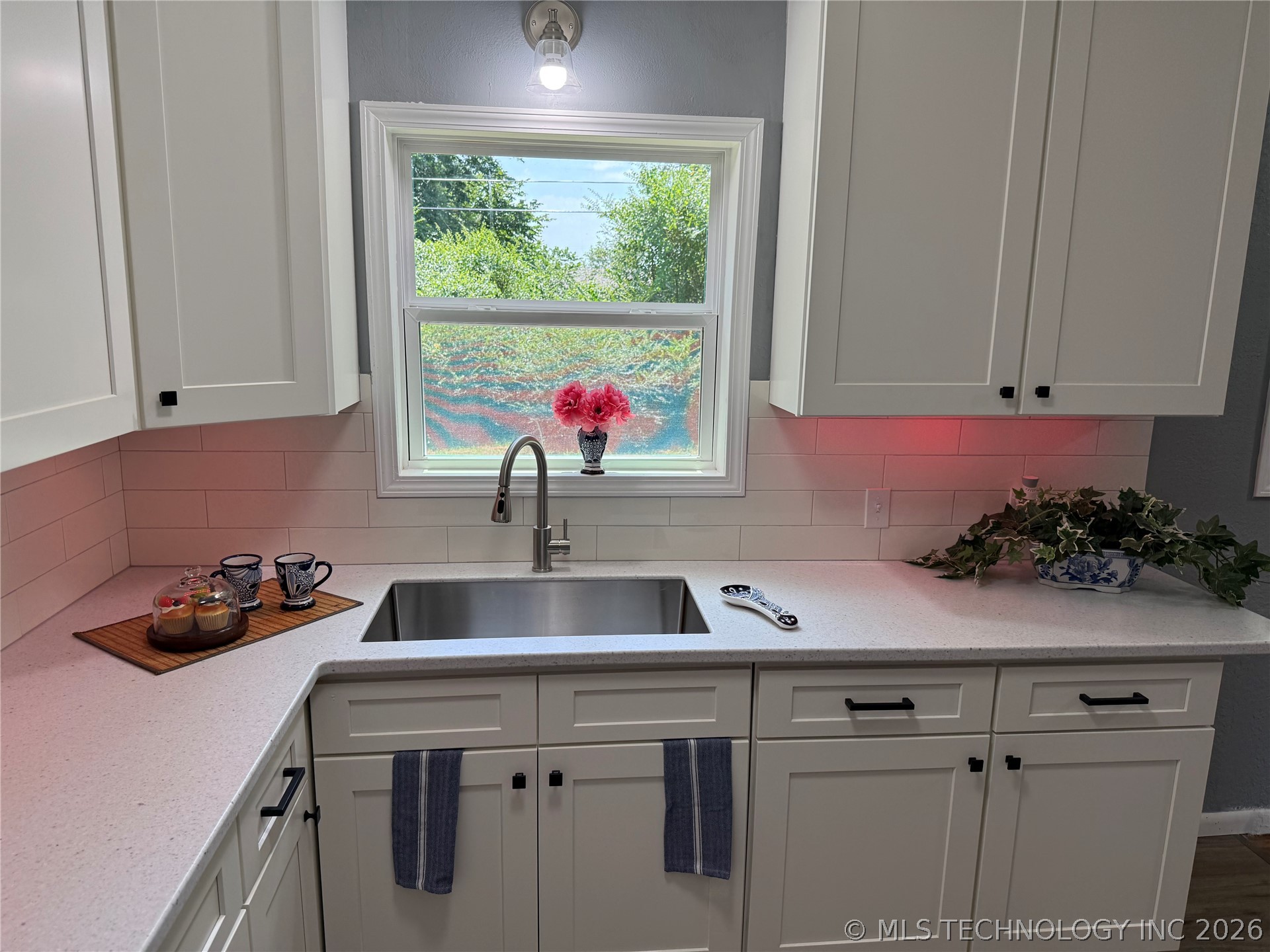 604 E 54th Street N Property Photo 4