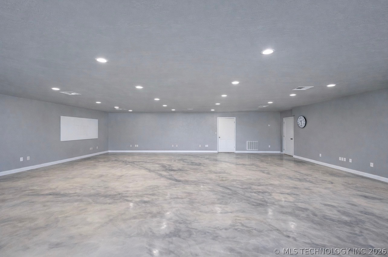 729 S 6th Property Photo 7